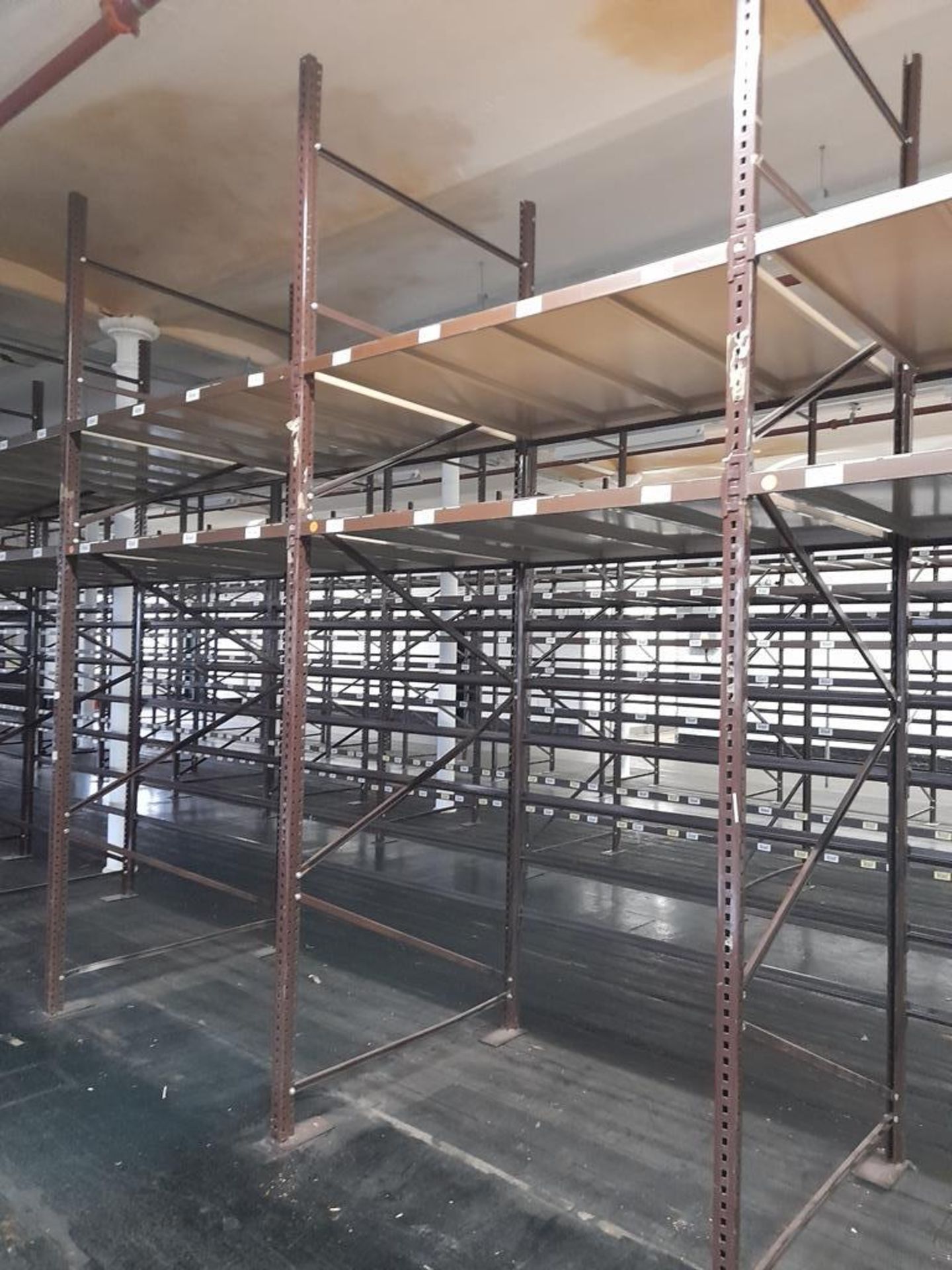 Light duty metal storage shelving racking - 115 bays, each with 5 pairs of beams and 20 metal - Image 4 of 11