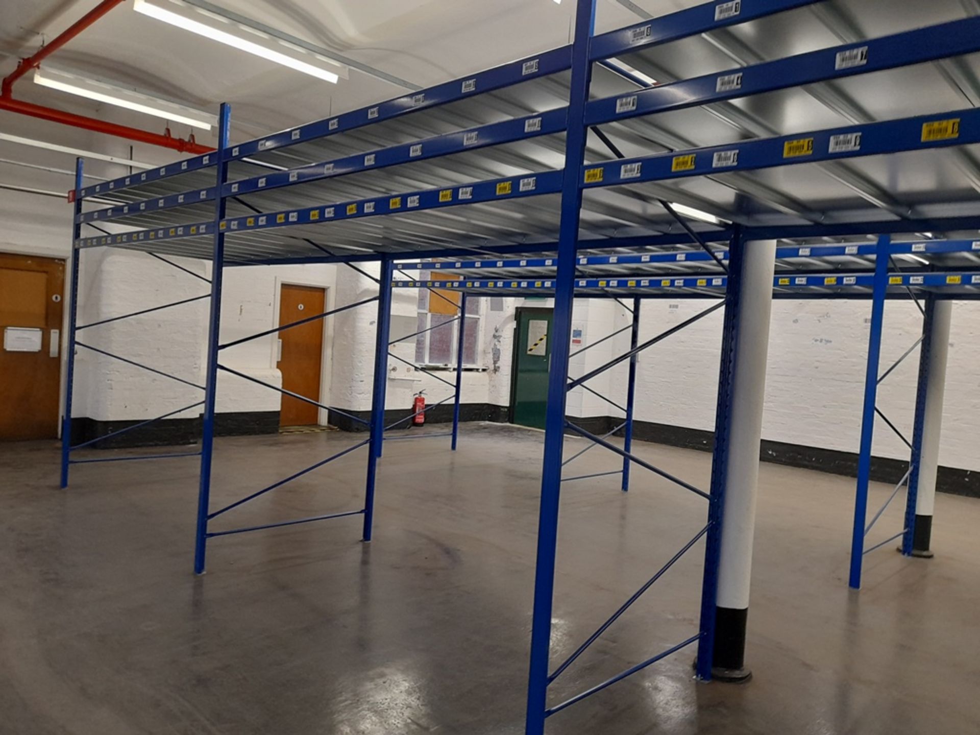 Static pallet racking - 65 bays, each with 3 pairs of beams and 24 metal shelf partitions(Beam width - Image 9 of 14