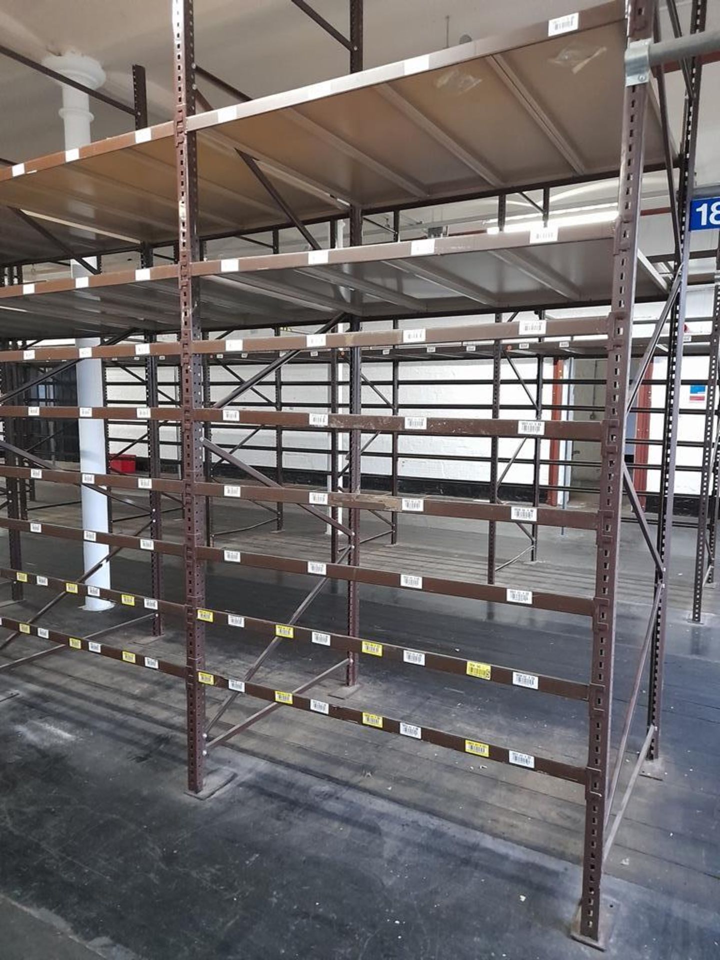 Light duty metal storage shelving racking - 115 bays, each with 5 pairs of beams and 20 metal - Image 8 of 11