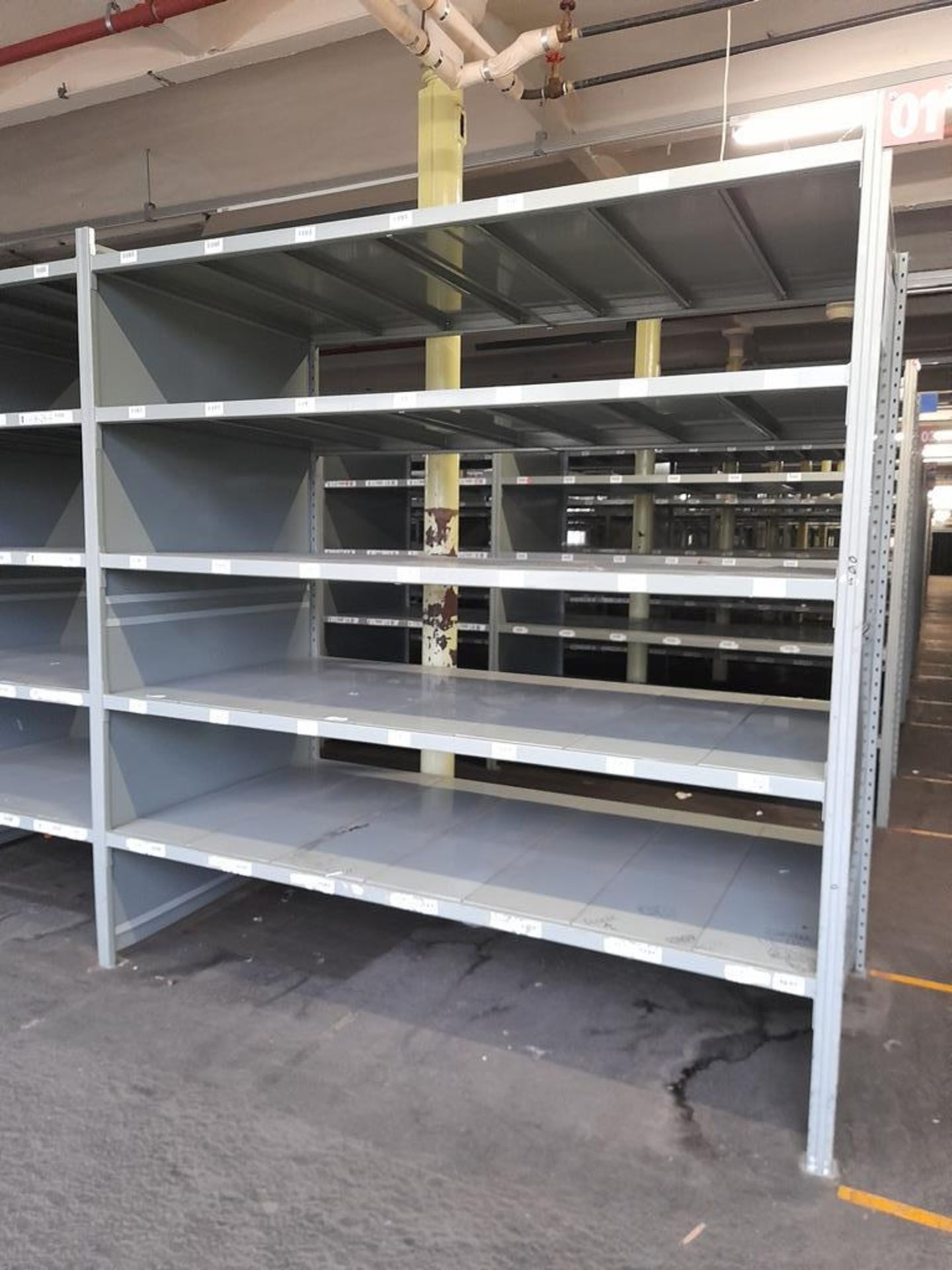 Heavy duty metal storage shelving - 78 bays, each with 5 pairs of beams and 35 metal shelf - Image 3 of 7