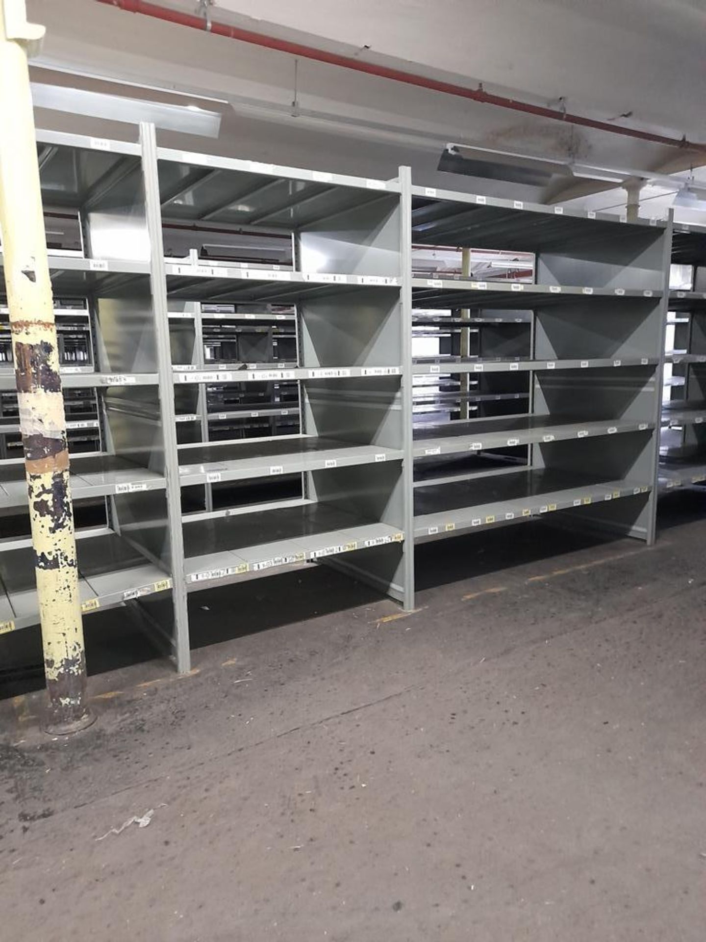 Heavy duty metal storage shelving - 78 bays, each with 5 pairs of beams and 35 metal shelf - Image 7 of 7