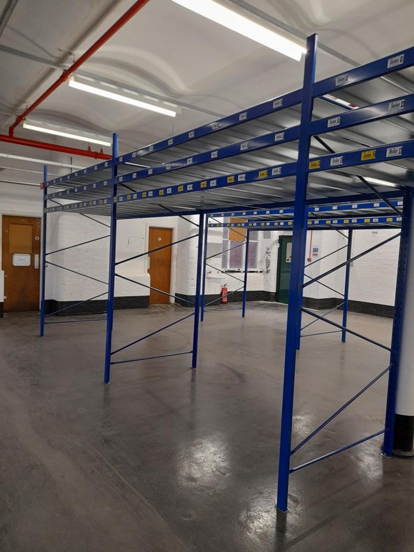 Static pallet racking - 65 bays, each with 3 pairs of beams and 24 metal shelf partitions(Beam width - Image 10 of 14