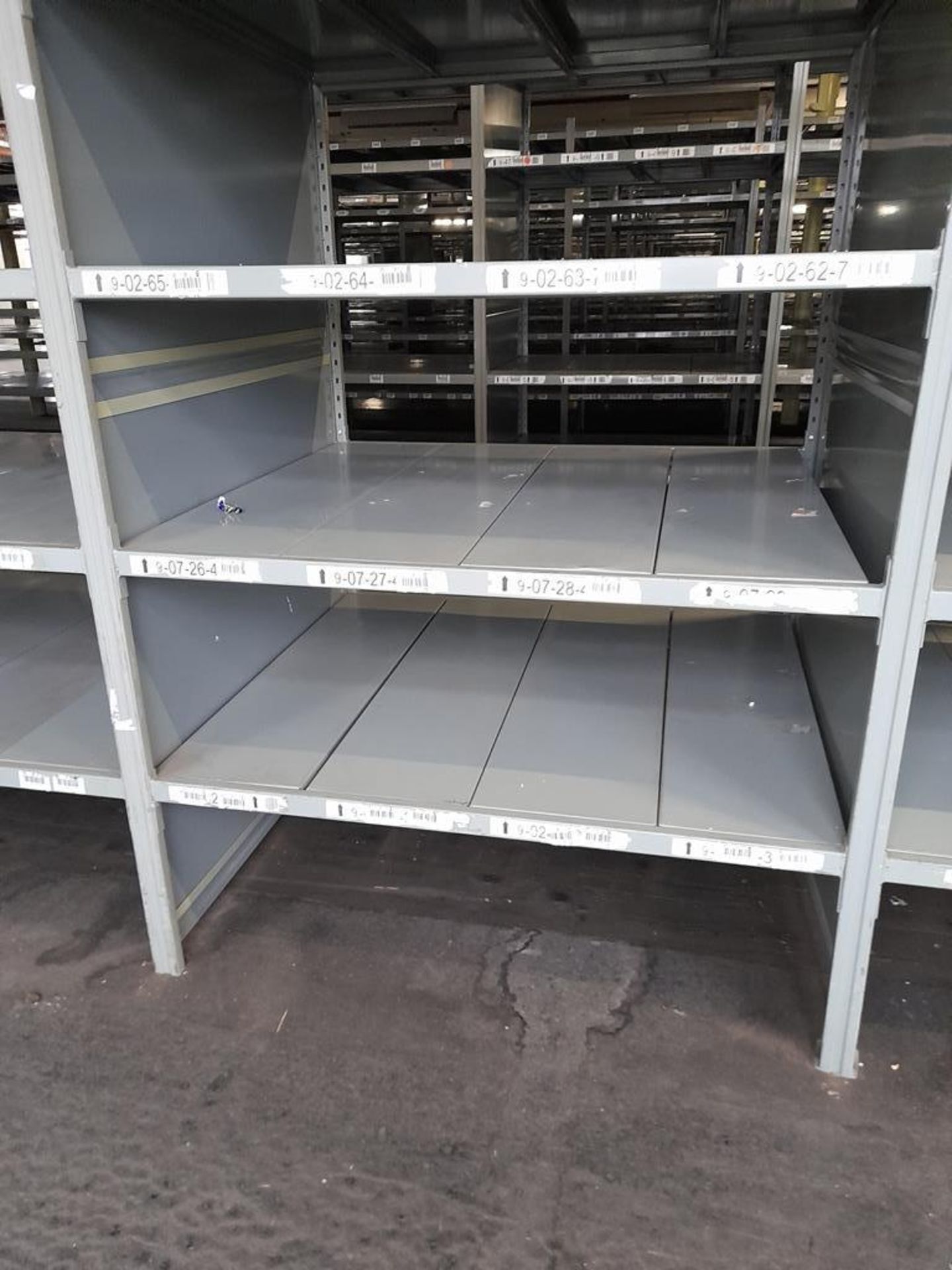 Heavy duty metal storage shelving - 78 bays, each with 5 pairs of beams and 35 metal shelf - Image 6 of 7