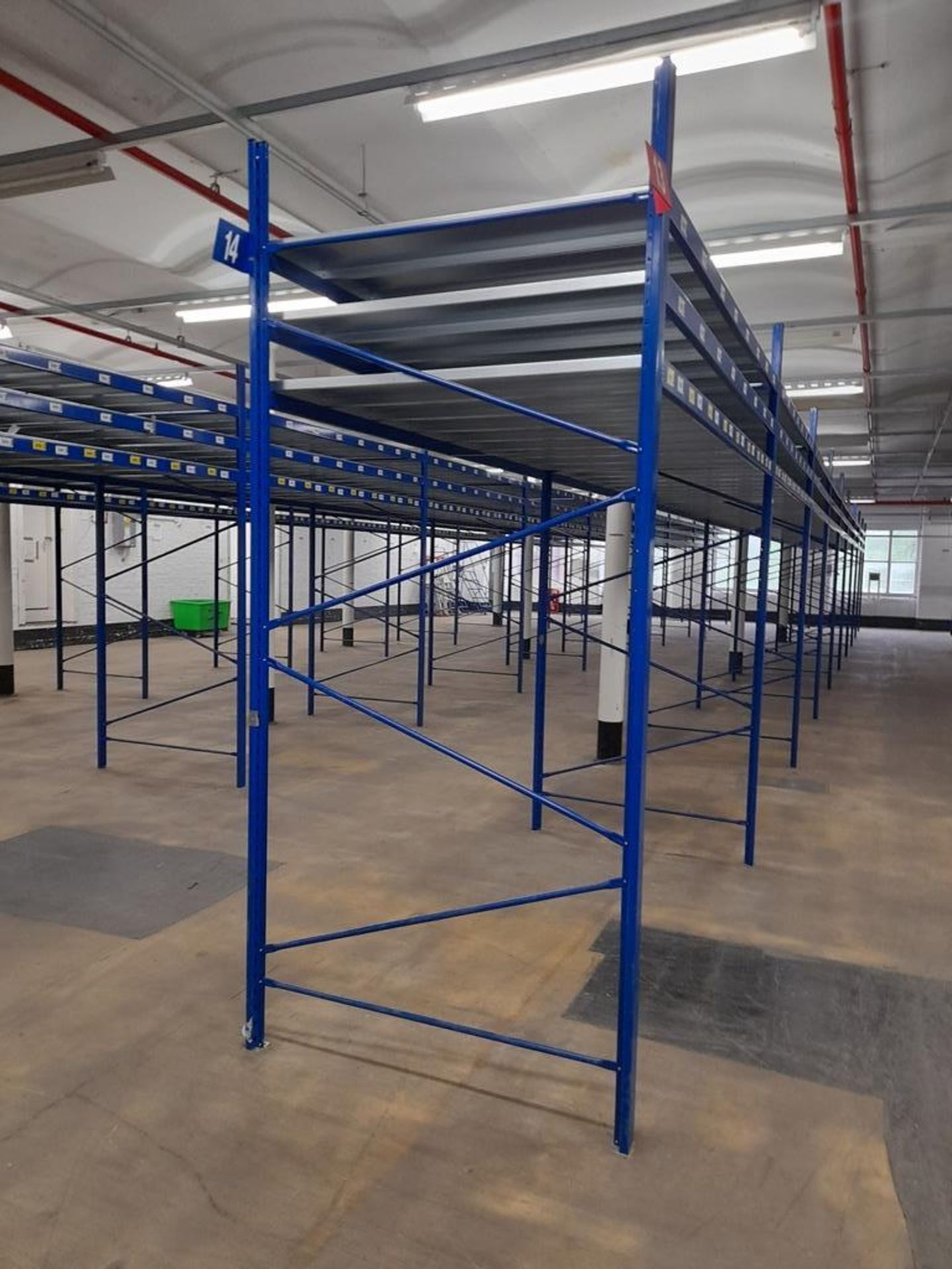 Static pallet racking - 193 bays, each with 3 pairs of beams and 24 metal shelf partitions(Beam - Image 12 of 13