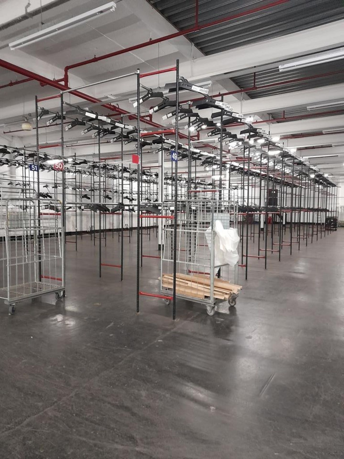 Garment hanging storage system - 60 bays, each with 2 pairs of rails (Rail width 6300mm x width - Image 7 of 7