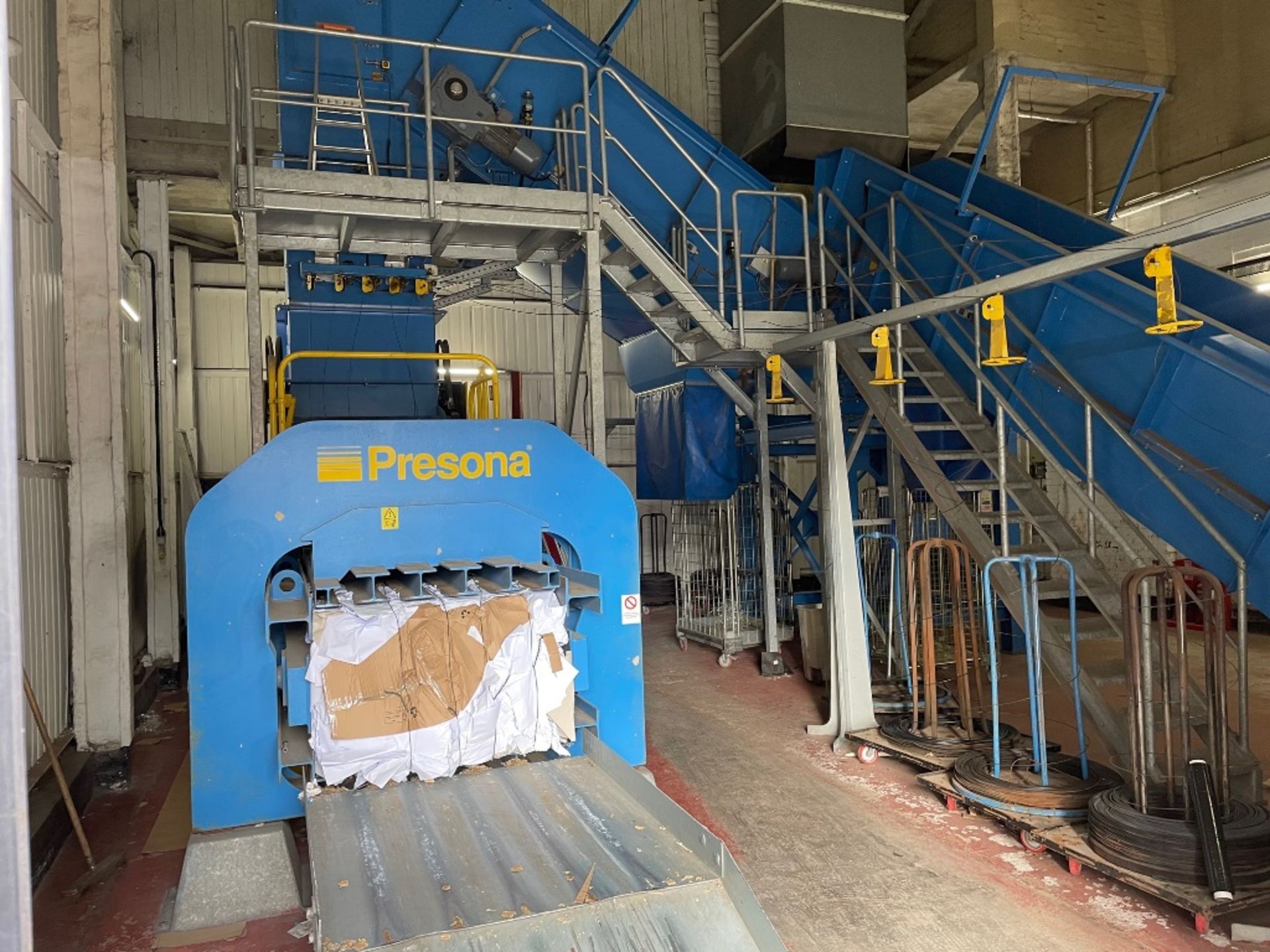 Presona LP 50 VH1 cardboard baler, Serial no. 5554, Year 2012 with 2 - inclined infeed conveyors, - Image 2 of 10