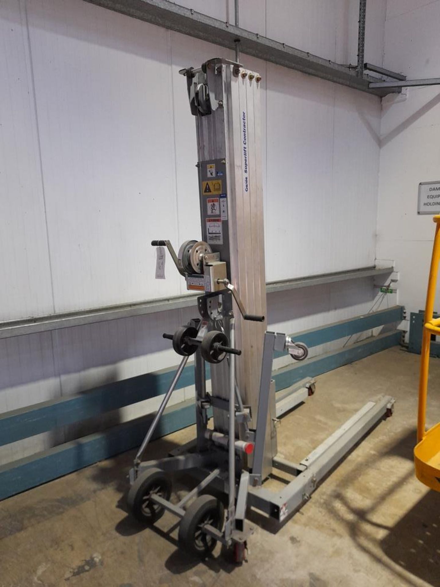 Genie Superlift Contractor SLC-24 mobile manual hoist, s/n SLC08-45079, year 2008. NB: This item has