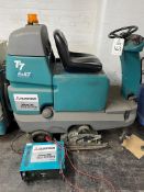 Jotson Tennant T7 wet & dry ride on vacuum cleaner, s/n T7s5505284, with charger (spares & repairs)