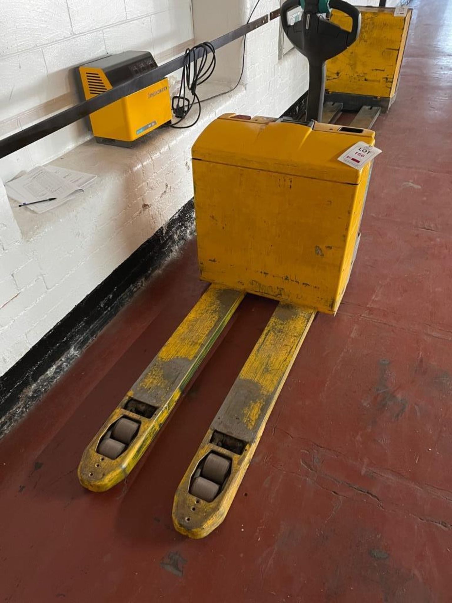 Jungheinrich EJE 118 electric pallet truck, s/n 98140603, year 2016, with key & Jungheinrich