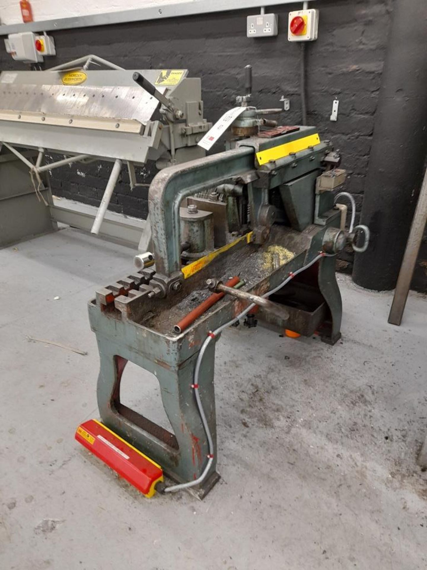 Ajax horizontal metal bandsaw, Serial no. 28533, saw size - 350mm x 32mm, 14" x 1 1/4" - Image 2 of 3