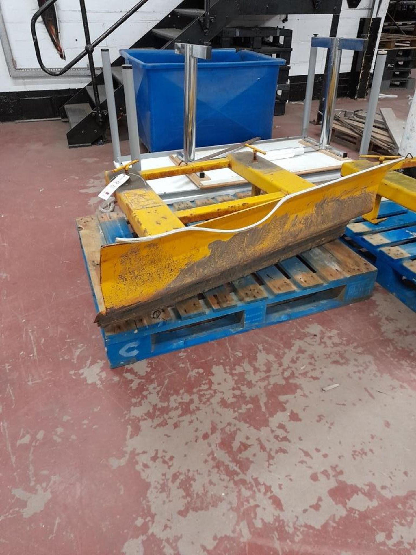 Snow plough FLT attachment. NB: This item has no record of Thorough Examination. The purchaser