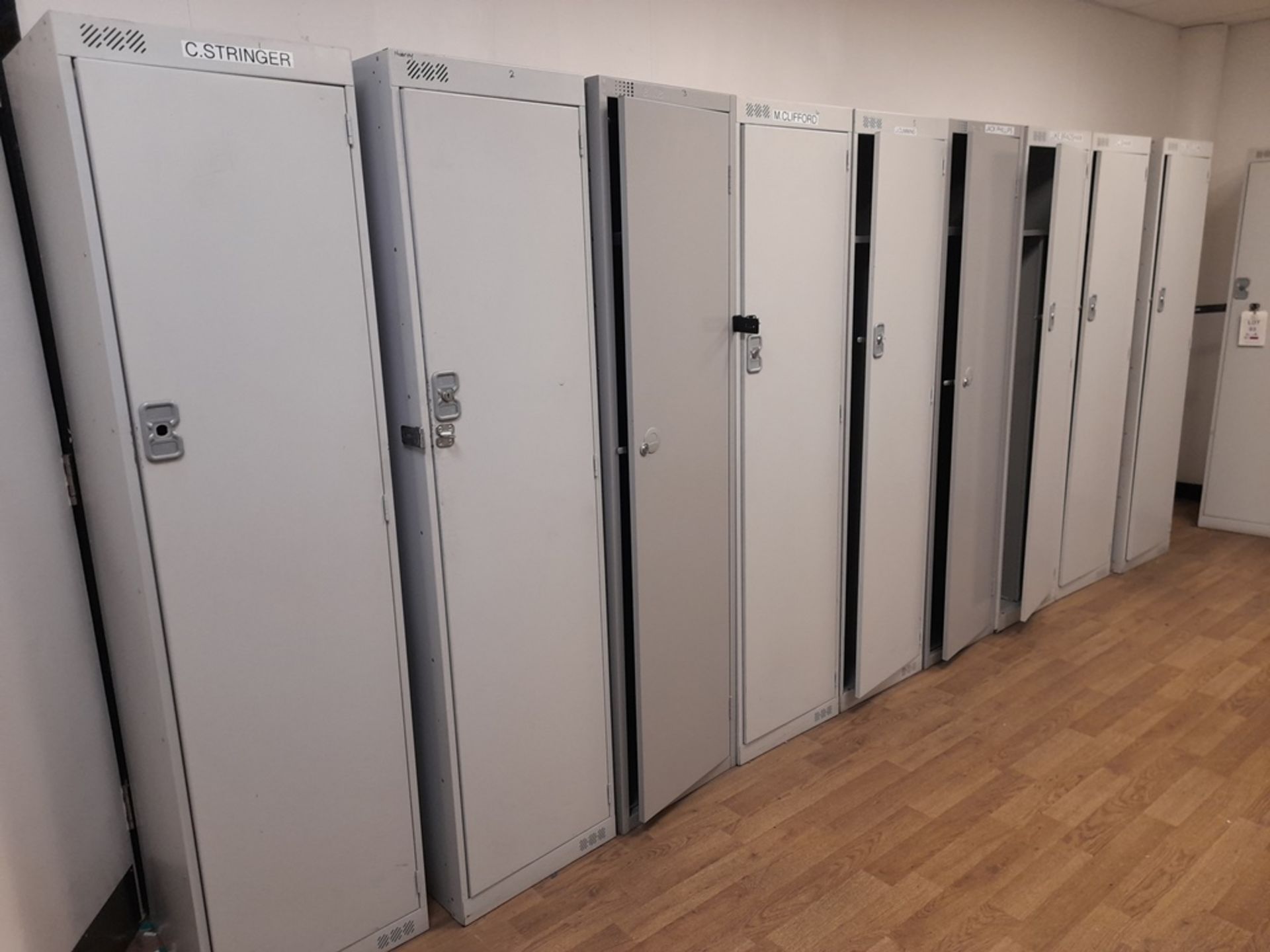 16 - Various single door lockers, as lotted - Image 2 of 3