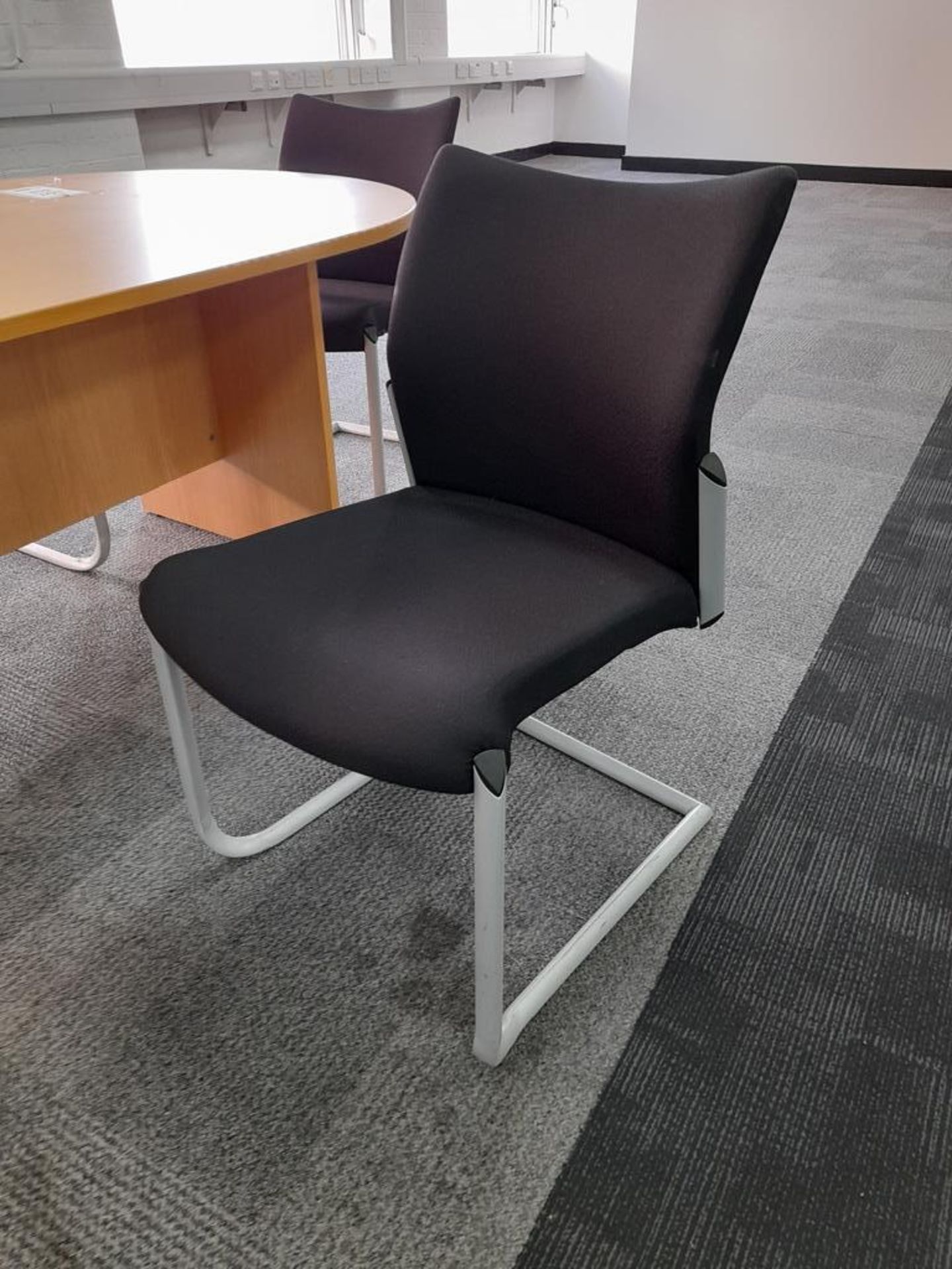 Oval meeting room table, approx. 1000mm x 1800mm, with 4 - upholstered meeting chairs - Image 2 of 2