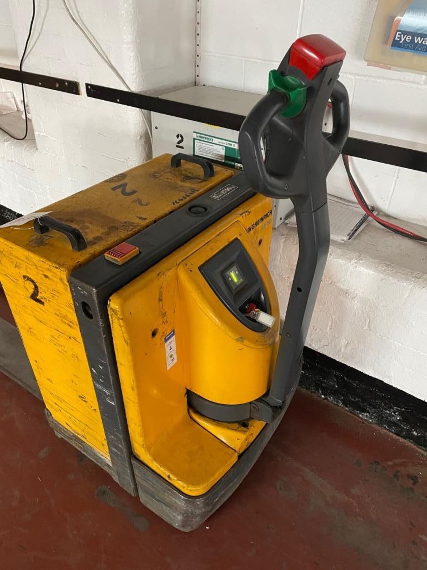 Jungheinrich EJE 222 electric pallet truck, s/n 90095471, year 2003, with key & Hoppecke E24-570 - Image 3 of 4