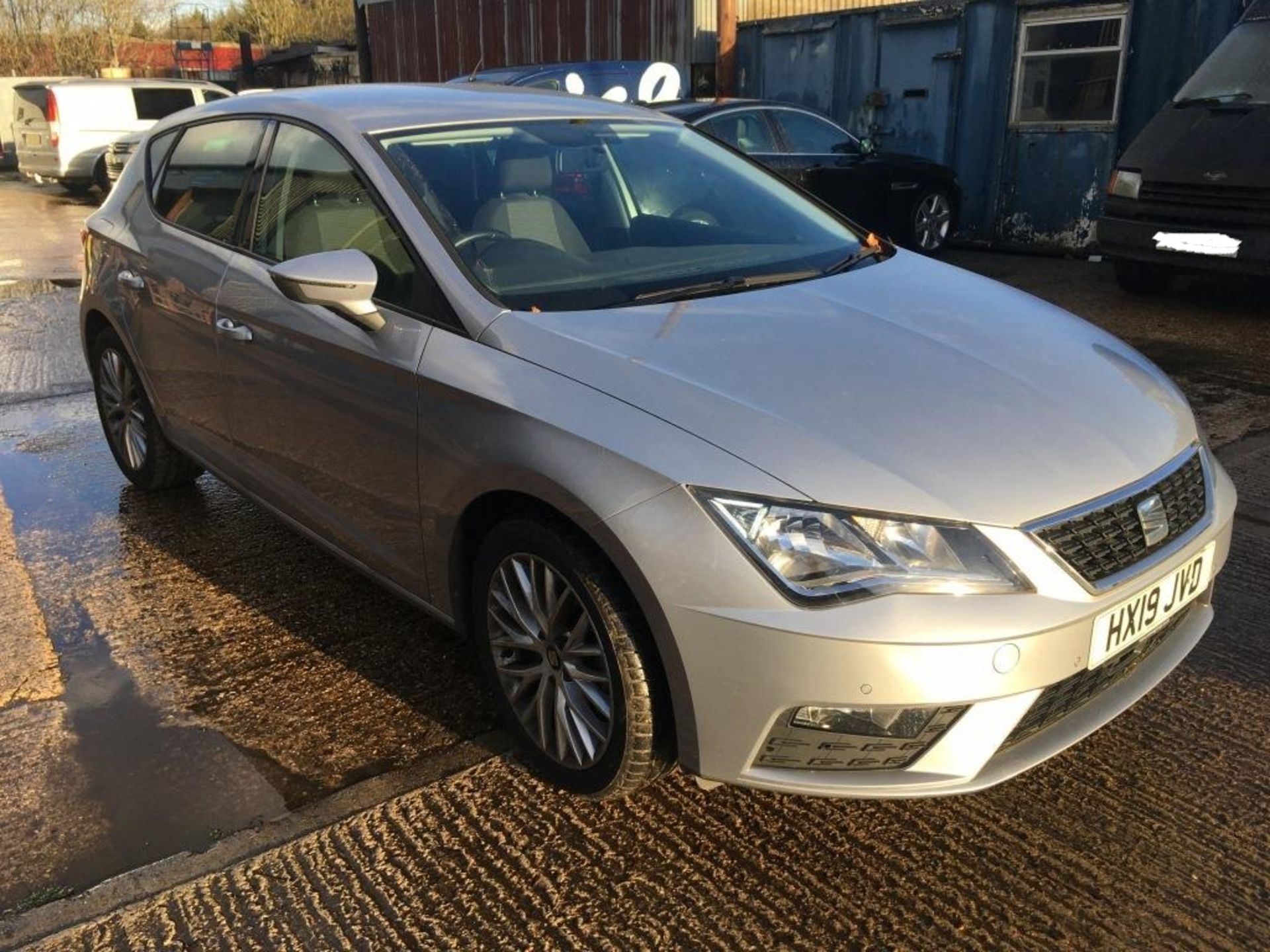 Seat Leon SE Dynamic TDI 5 door hatchback car (19 plate) - Image 2 of 17