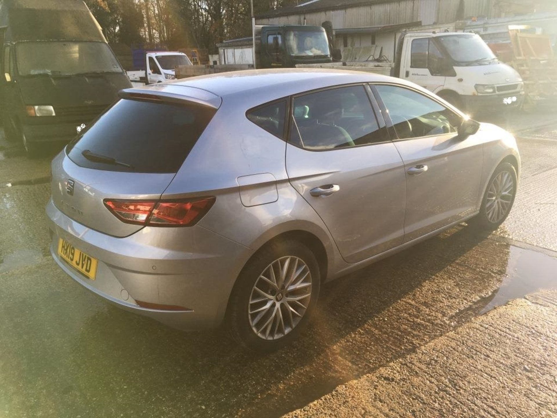 Seat Leon SE Dynamic TDI 5 door hatchback car (19 plate) - Image 4 of 17