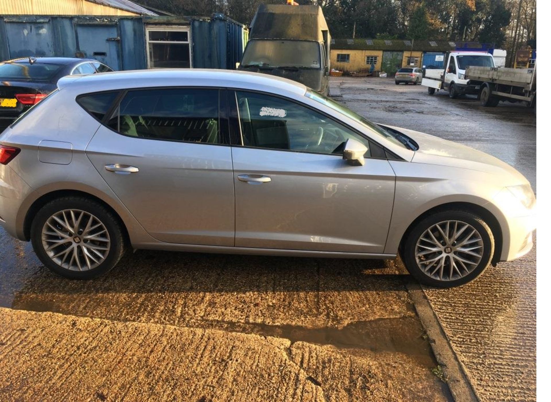 Seat Leon SE Dynamic TDI 5 door hatchback car (19 plate) - Image 3 of 17