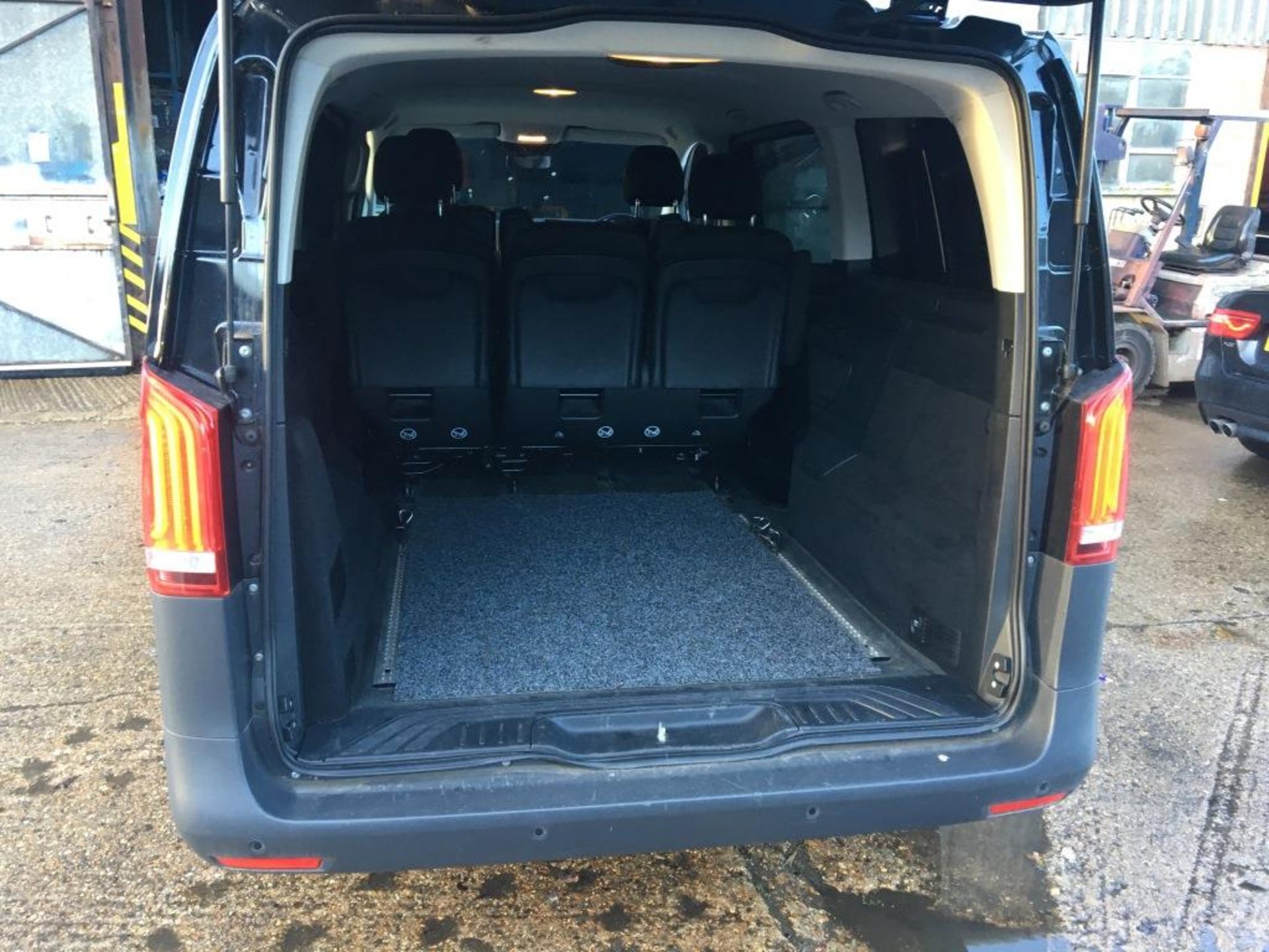 Mercedes Benz Vito 116 Bluetec crew van (17 plate) - Image 16 of 27