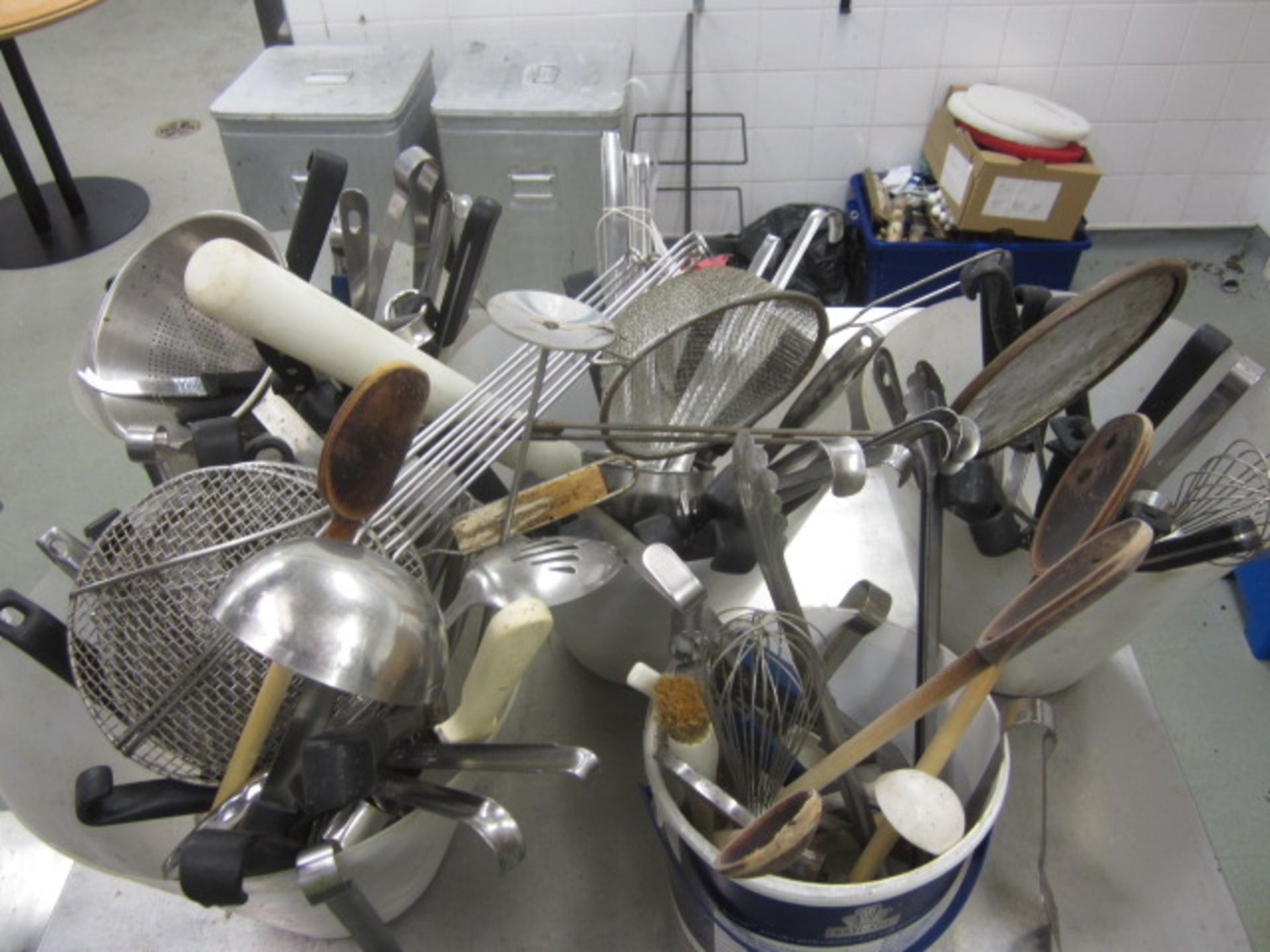 Quantity of assorted pots, pans, cooking utensils, trays, etc. - Image 4 of 7