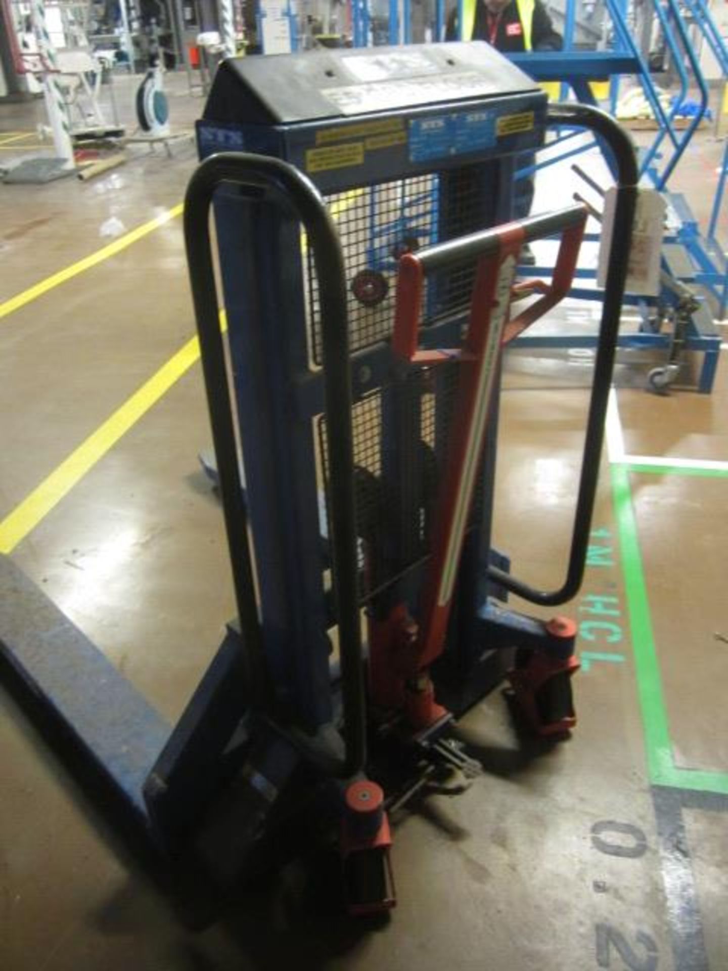 STS hydraulic manual high lift, serial no. 141236, SWL 1000kg (Please Note: We do not hold any - Image 4 of 6