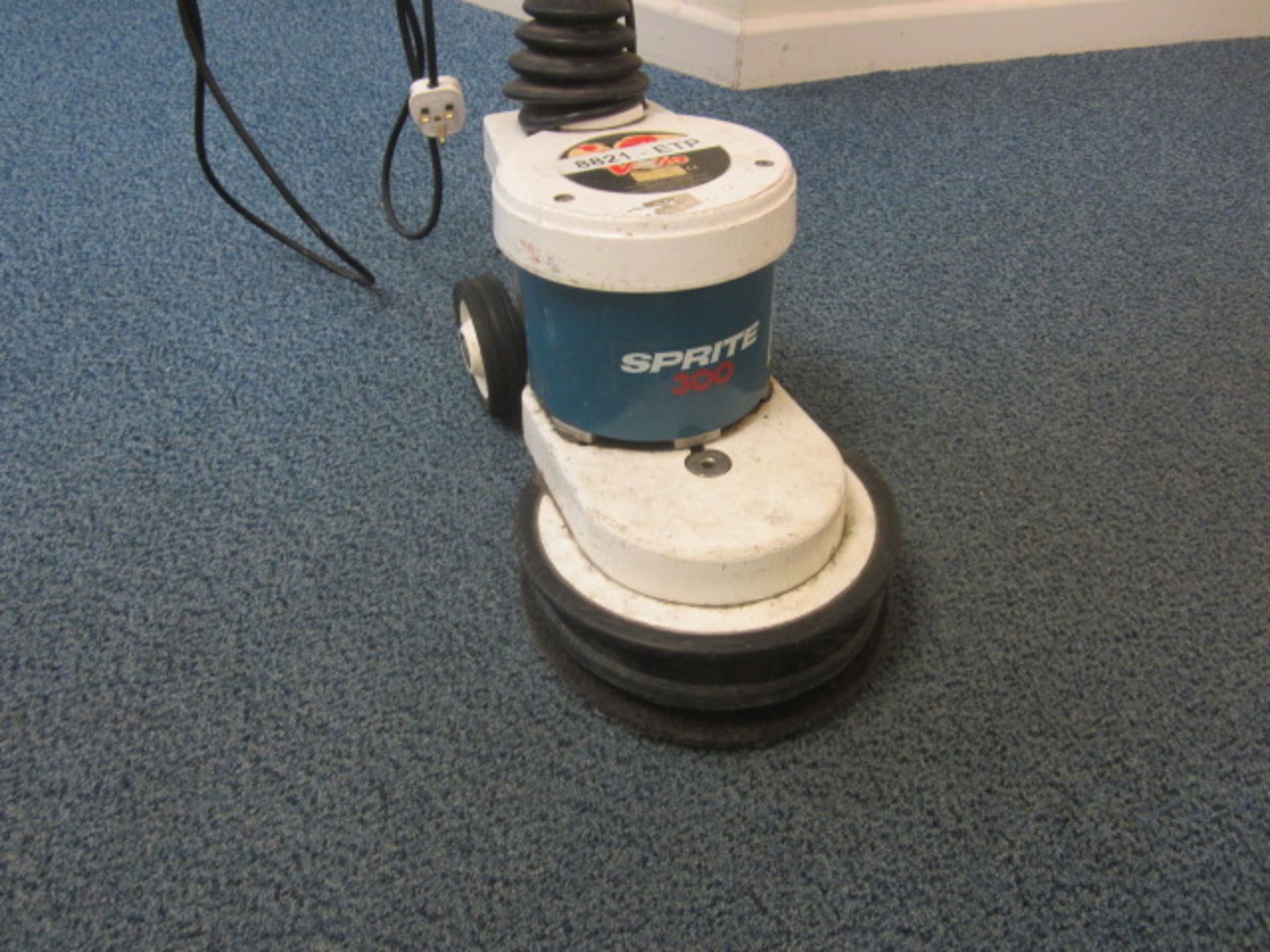 Victor Sprite 300 floor polisher, serial no. 9902 FH1056, 240v - Image 3 of 4