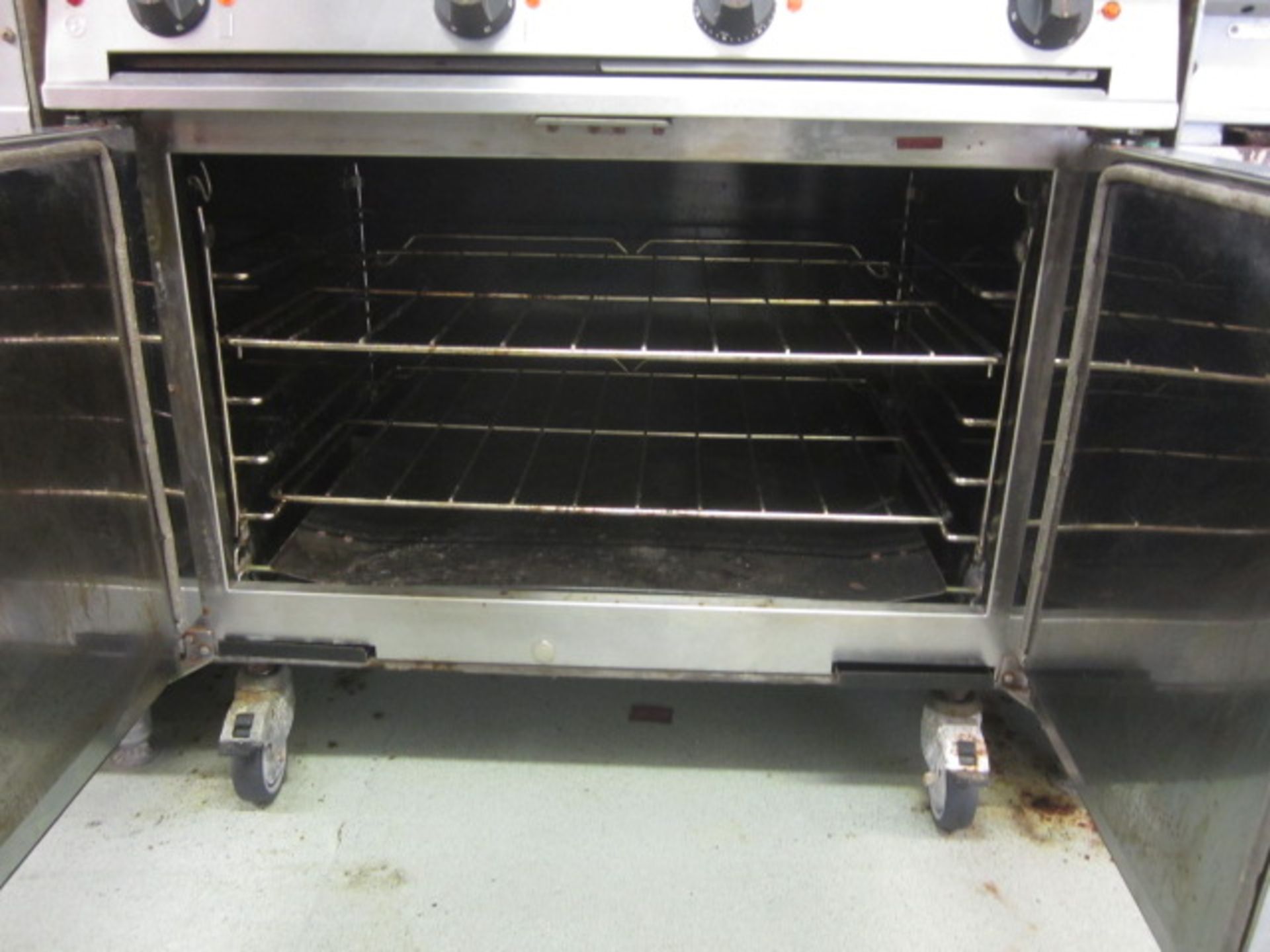 Falcon Dominator stainless steel electric 3 section hot plate, with double door oven, 800mm x - Image 3 of 3