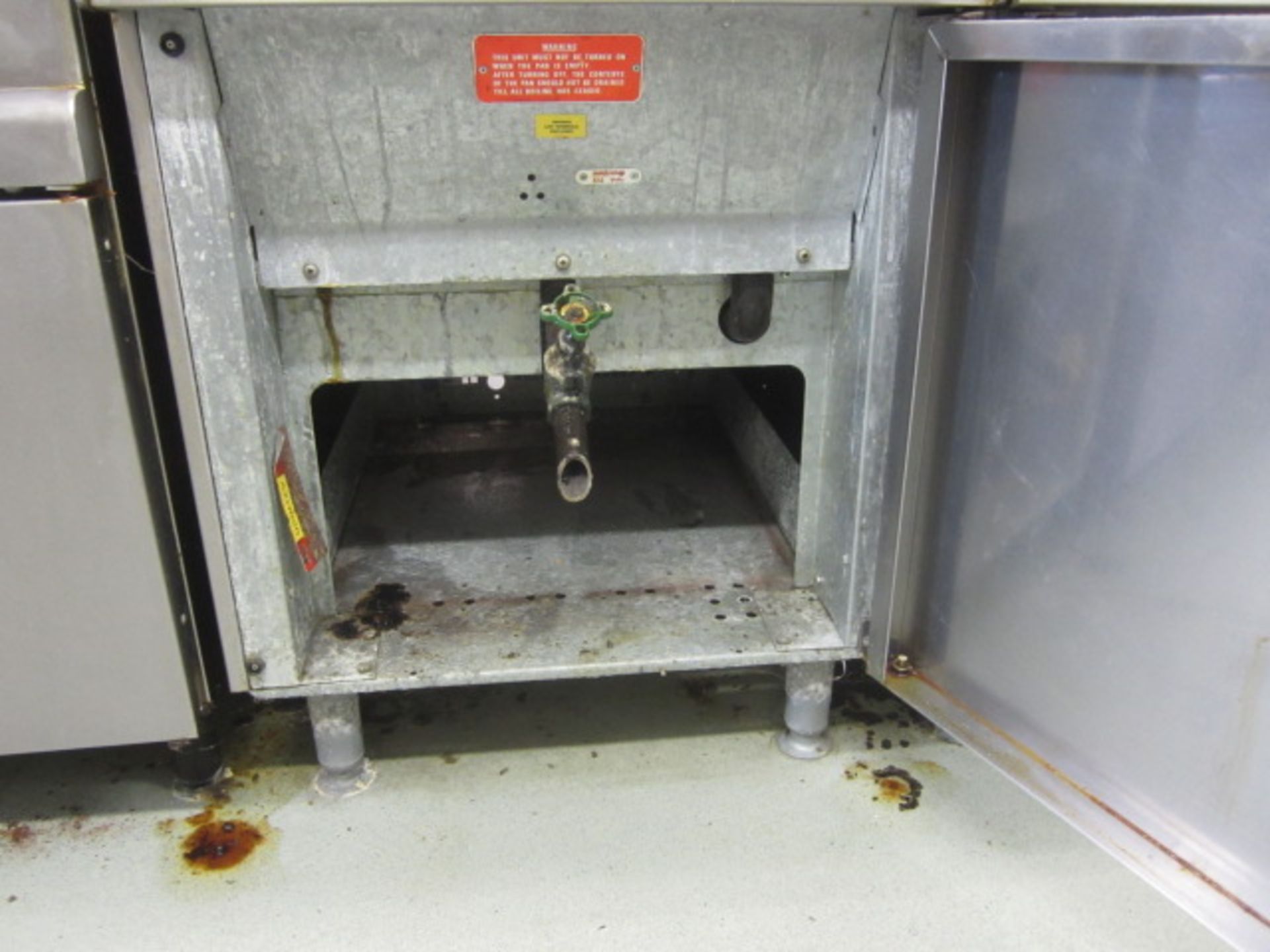 Unbadged electric stainless steel twin basket deep fat fryer, 600mm x 800mm x H950mm - Disconnection - Image 3 of 3