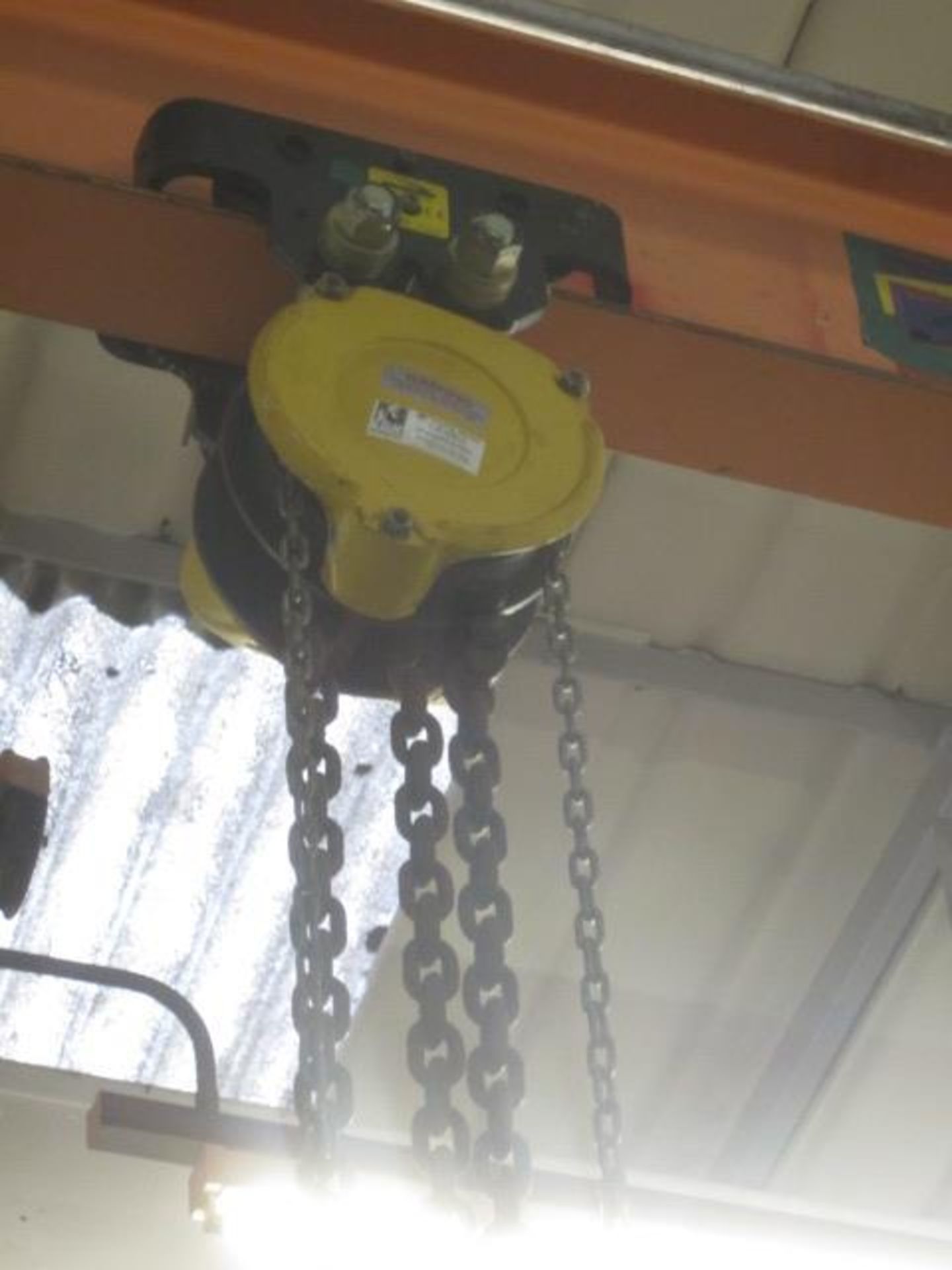 Morris 2000kg chain block and hoist, manual operated (Please Note: We do not hold any - Image 2 of 2