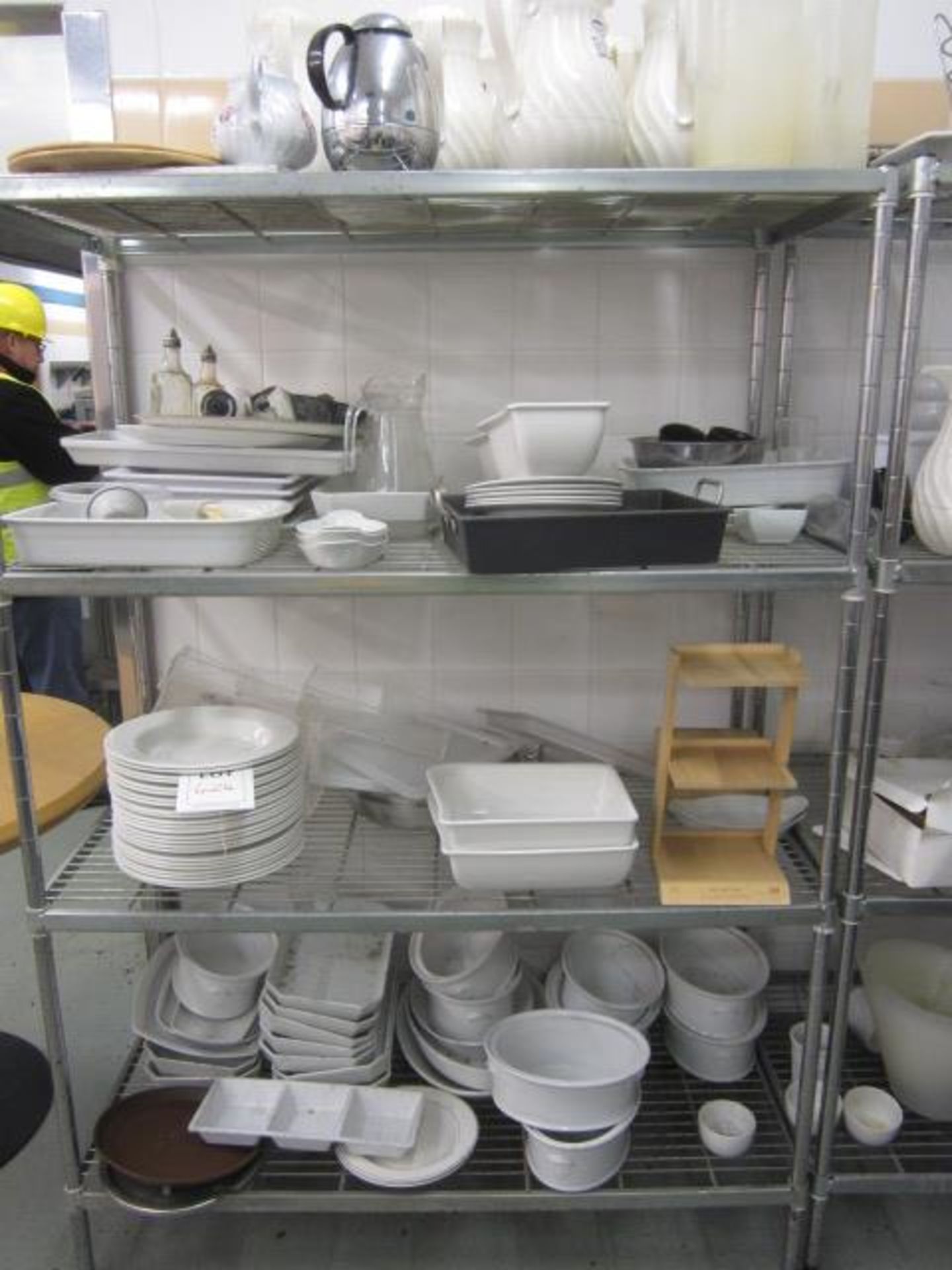 Quantity of assorted chinaware including plates, cups, saucers, jugs, serving bowls, etc., - Image 4 of 7