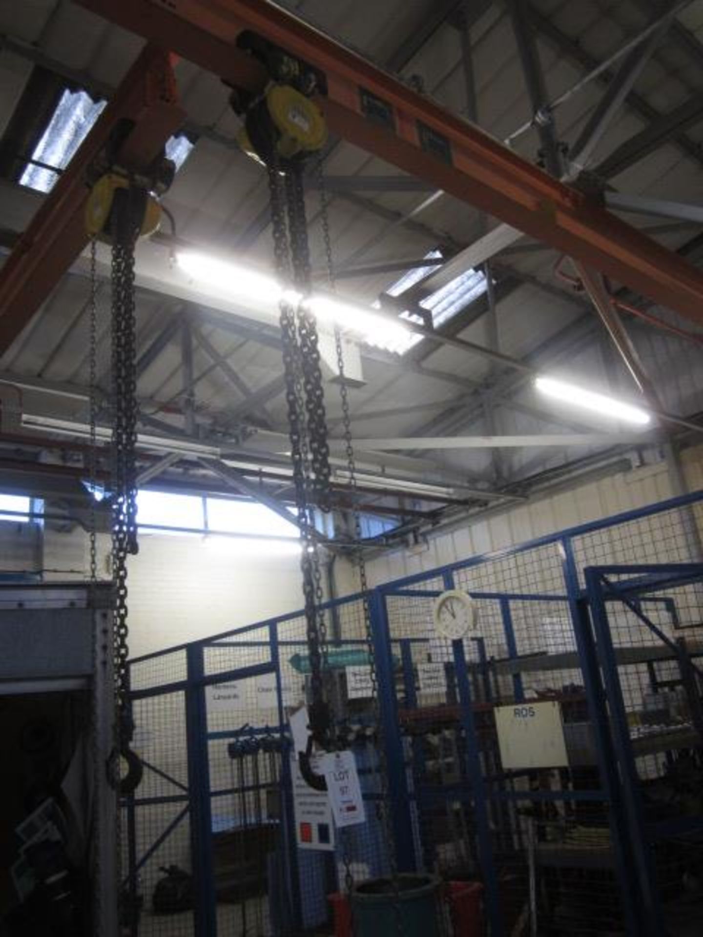 Morris 2000kg chain block and hoist, manual operated (Please Note: We do not hold any