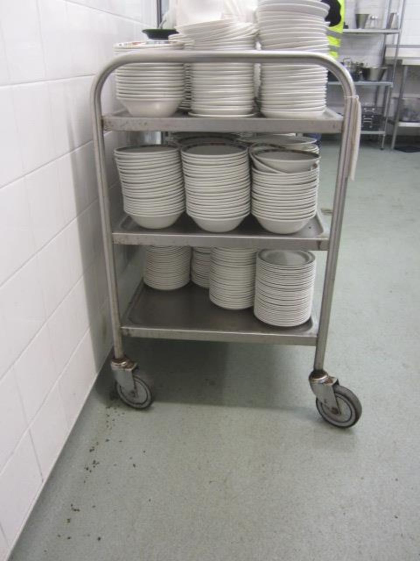 Quantity of assorted chinaware including plates, cups, saucers, jugs, serving bowls, etc., - Image 3 of 7