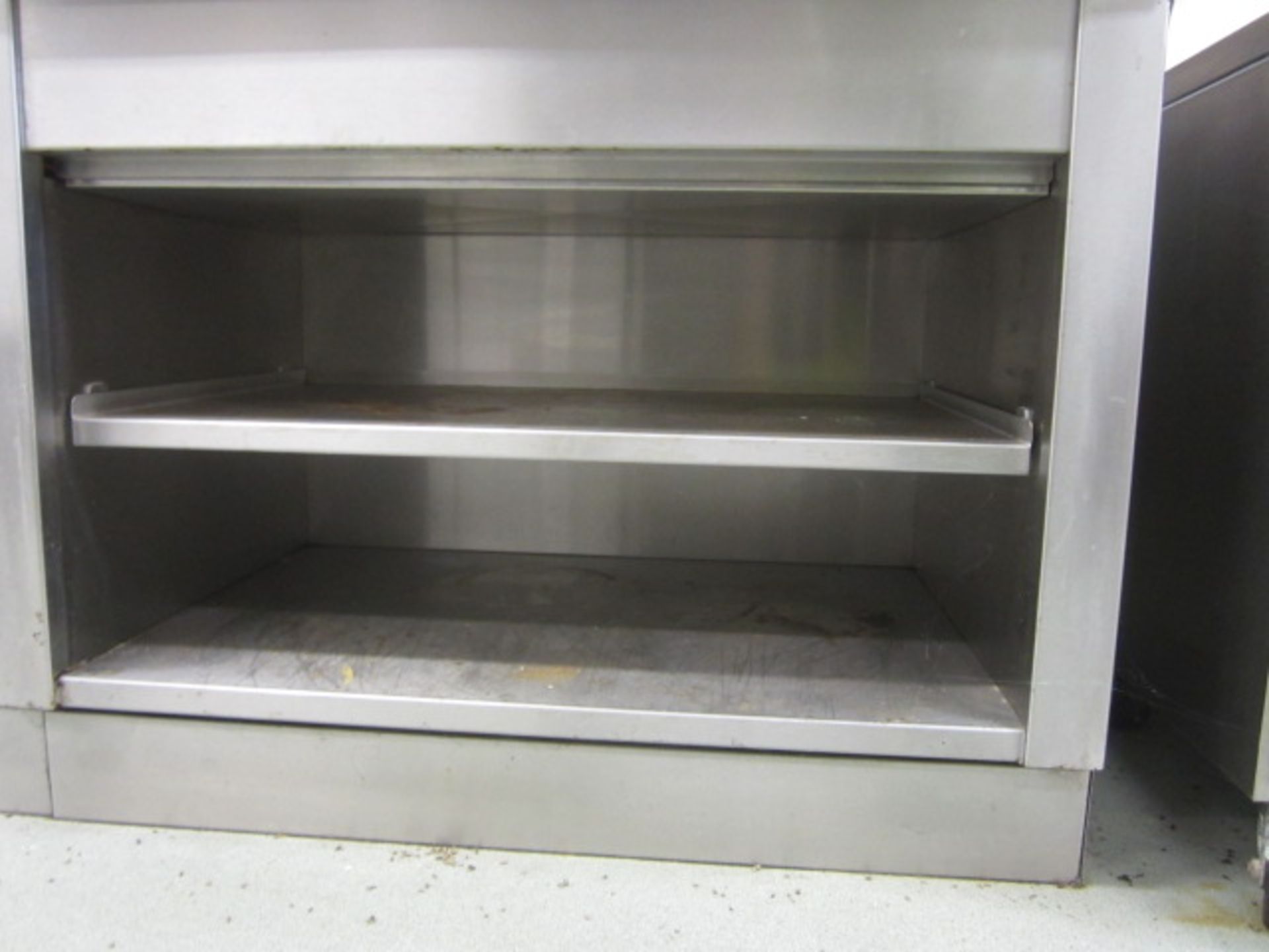 Unbadged stainless steel serving counter comprising 3 section Bain Marie, warming lamps, and hot - Image 9 of 13