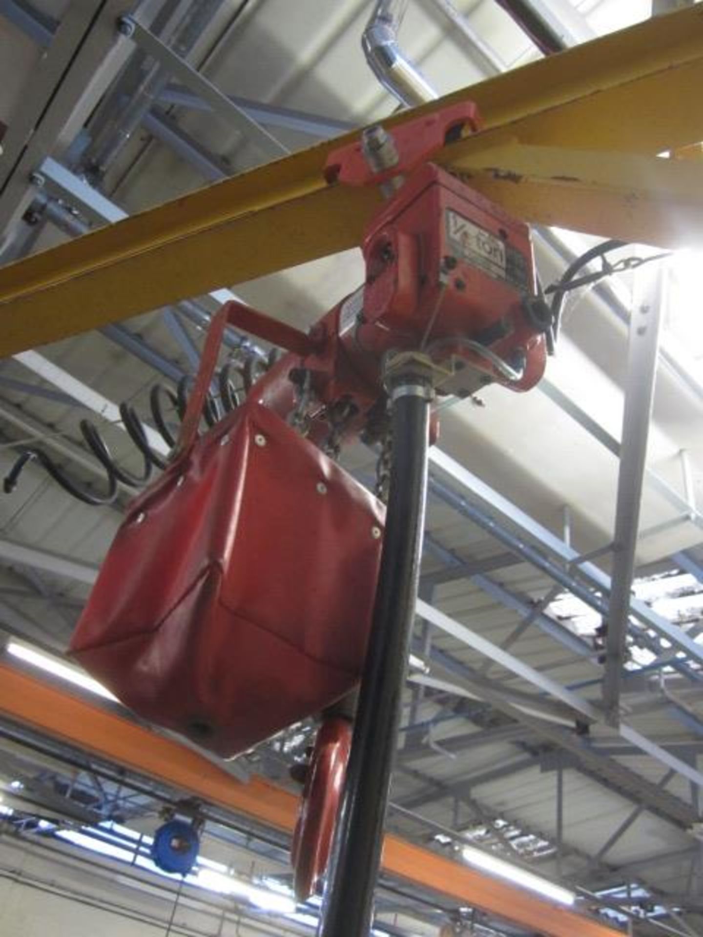 Granada Python LT5515 SWL 250kg pillar jib crane, jib length 3000mm with a Tiger 500kg chain block - Image 4 of 6