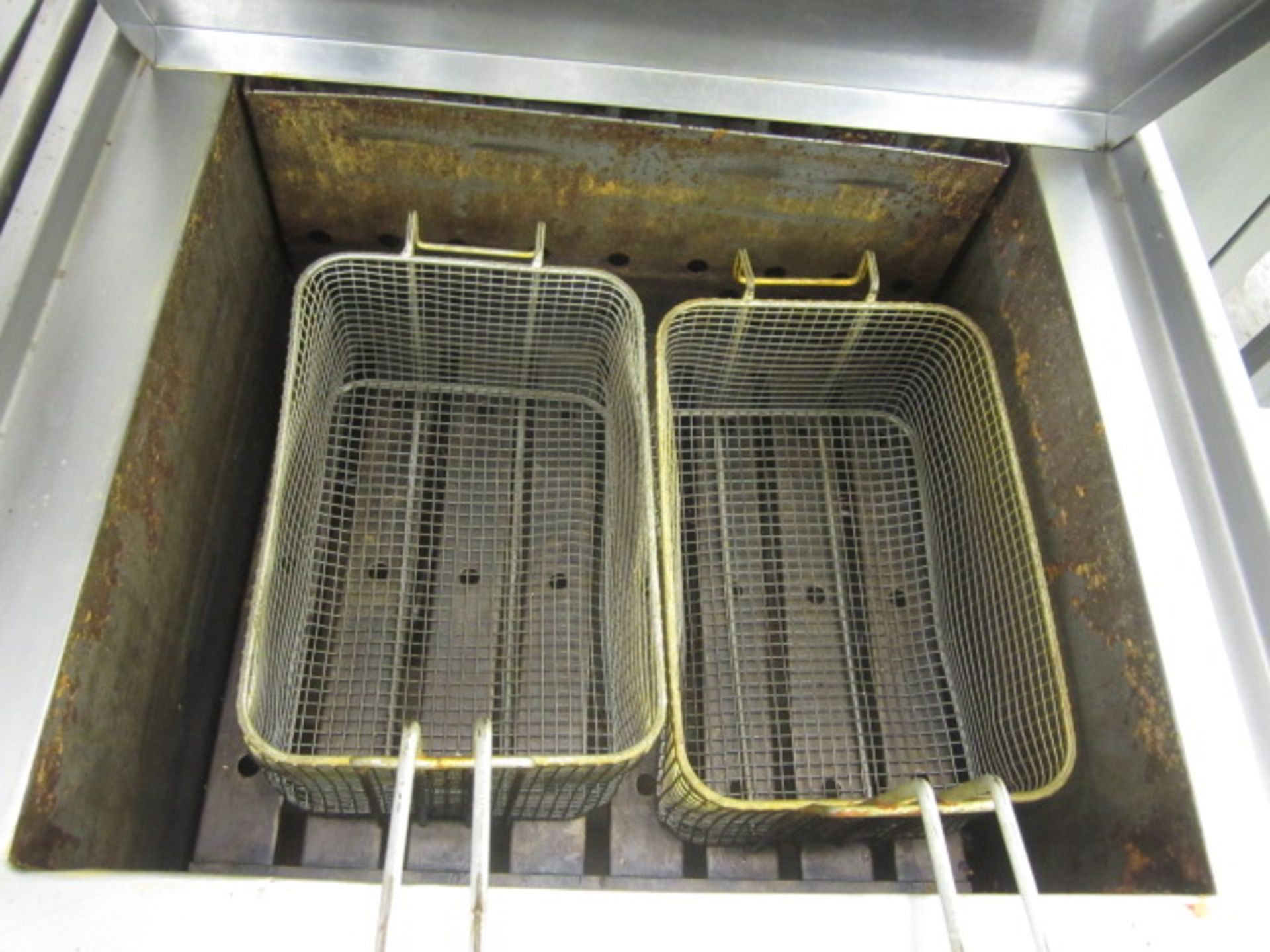 Unbadged electric stainless steel twin basket deep fat fryer, 600mm x 800mm x H950mm - Disconnection - Image 2 of 3