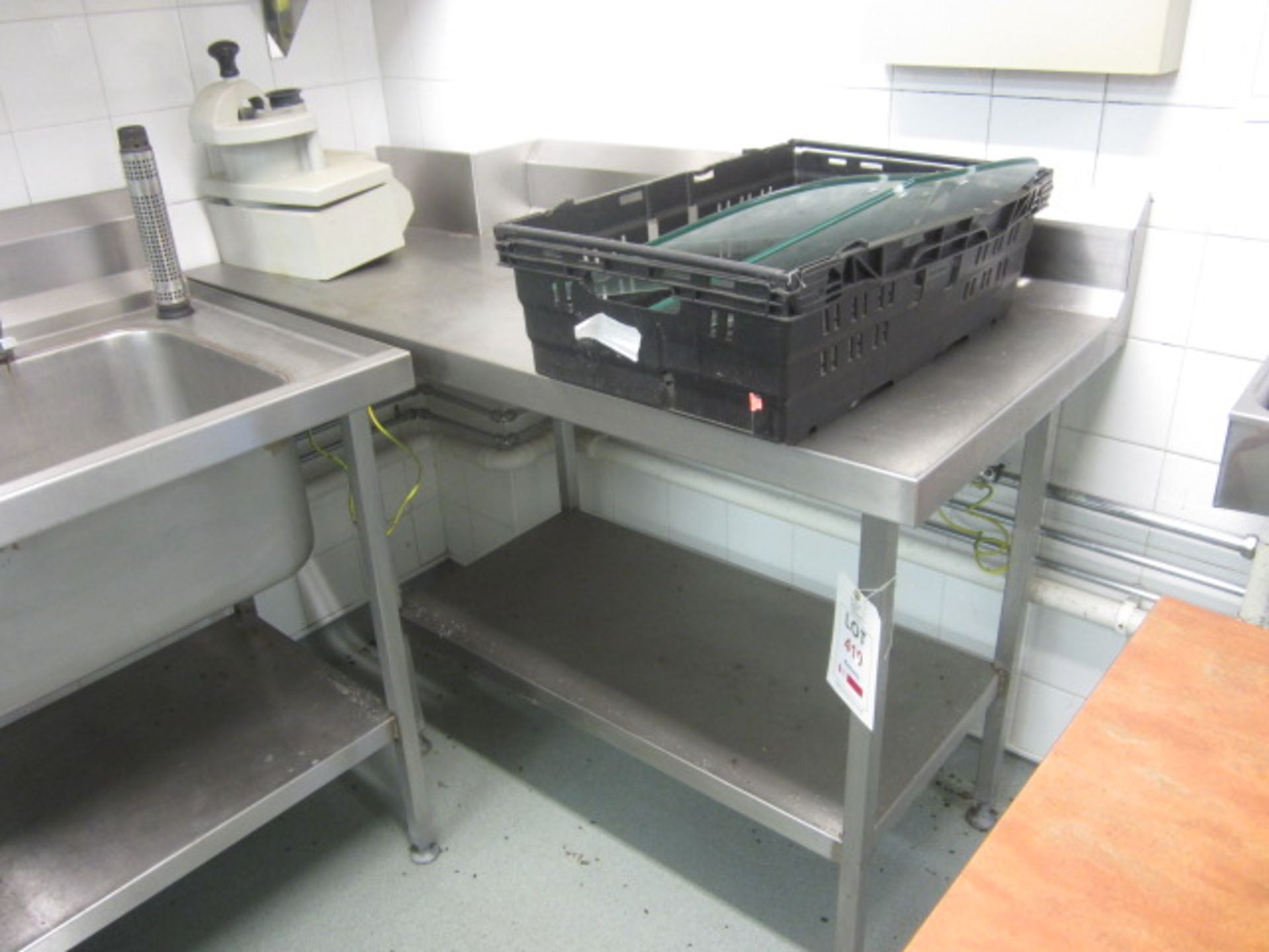 Stainless steel preparation table with undershelf, splash back, 1.4m x 650, cut out to one corner