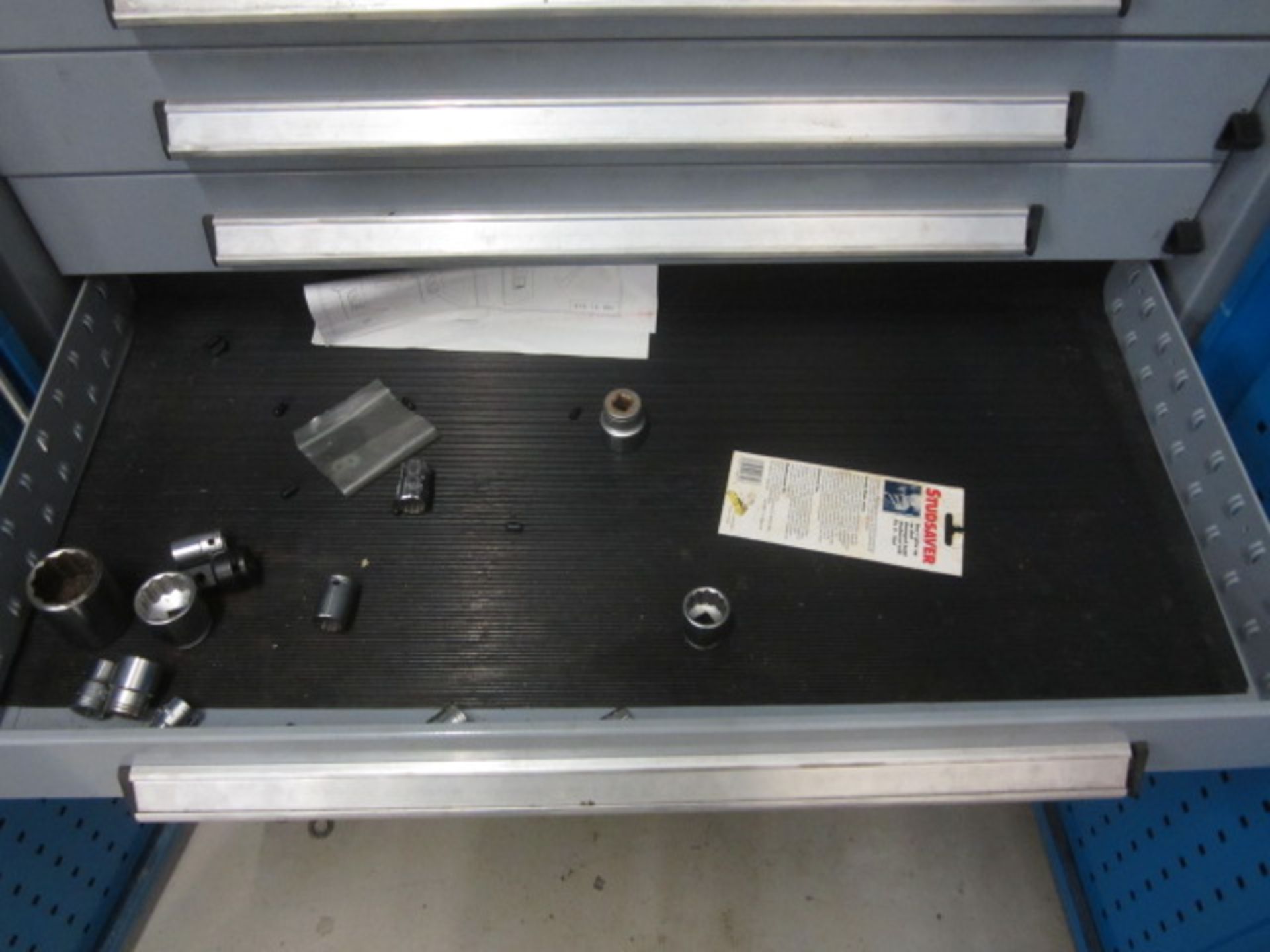 Bott compact steel 2 door/4 drawer cabinet with contents including pipe fittings, mallets, various - Image 7 of 9