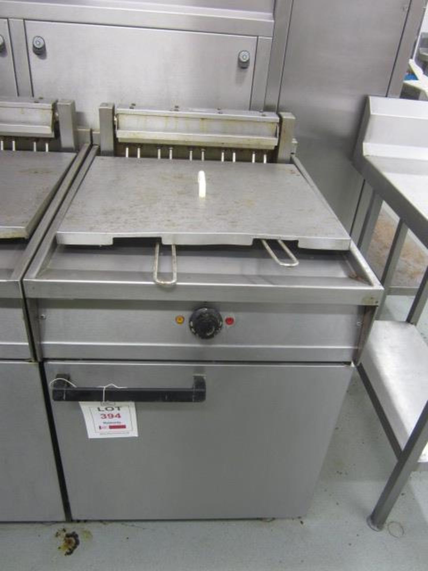 Unbadged electric stainless steel twin basket deep fat fryer, 600mm x 800mm x H950mm - Disconnection