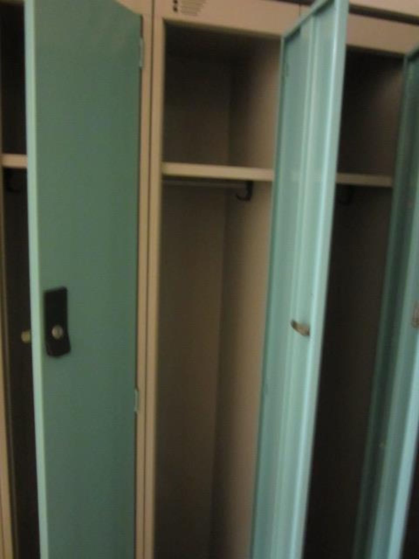 Eight metal single door personnel lockers and slatted bench - Image 3 of 3