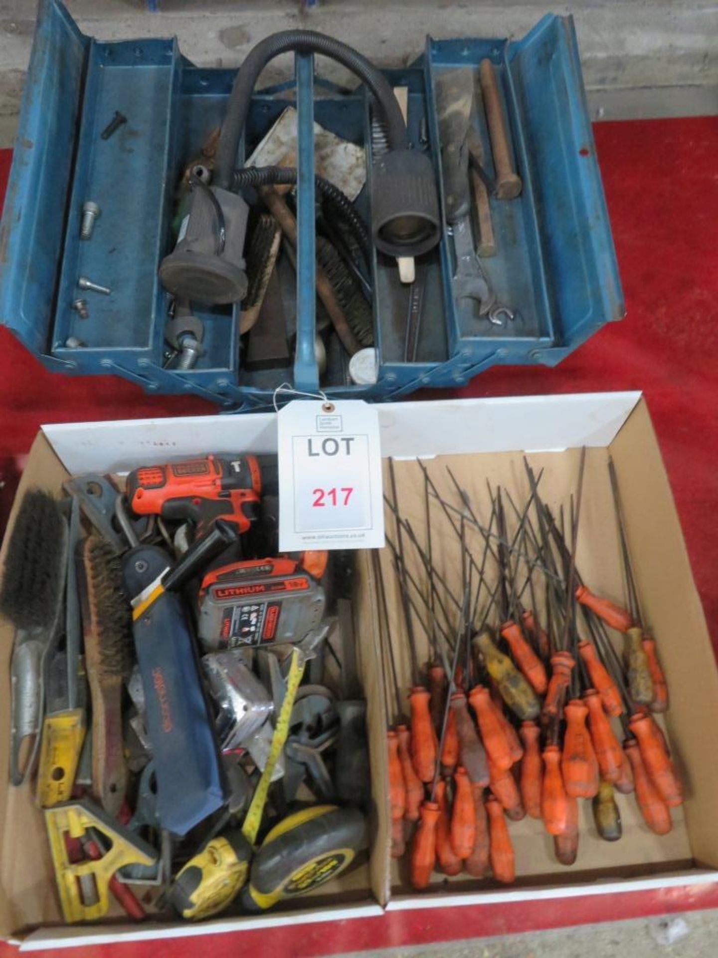 Quantity of hand tools
