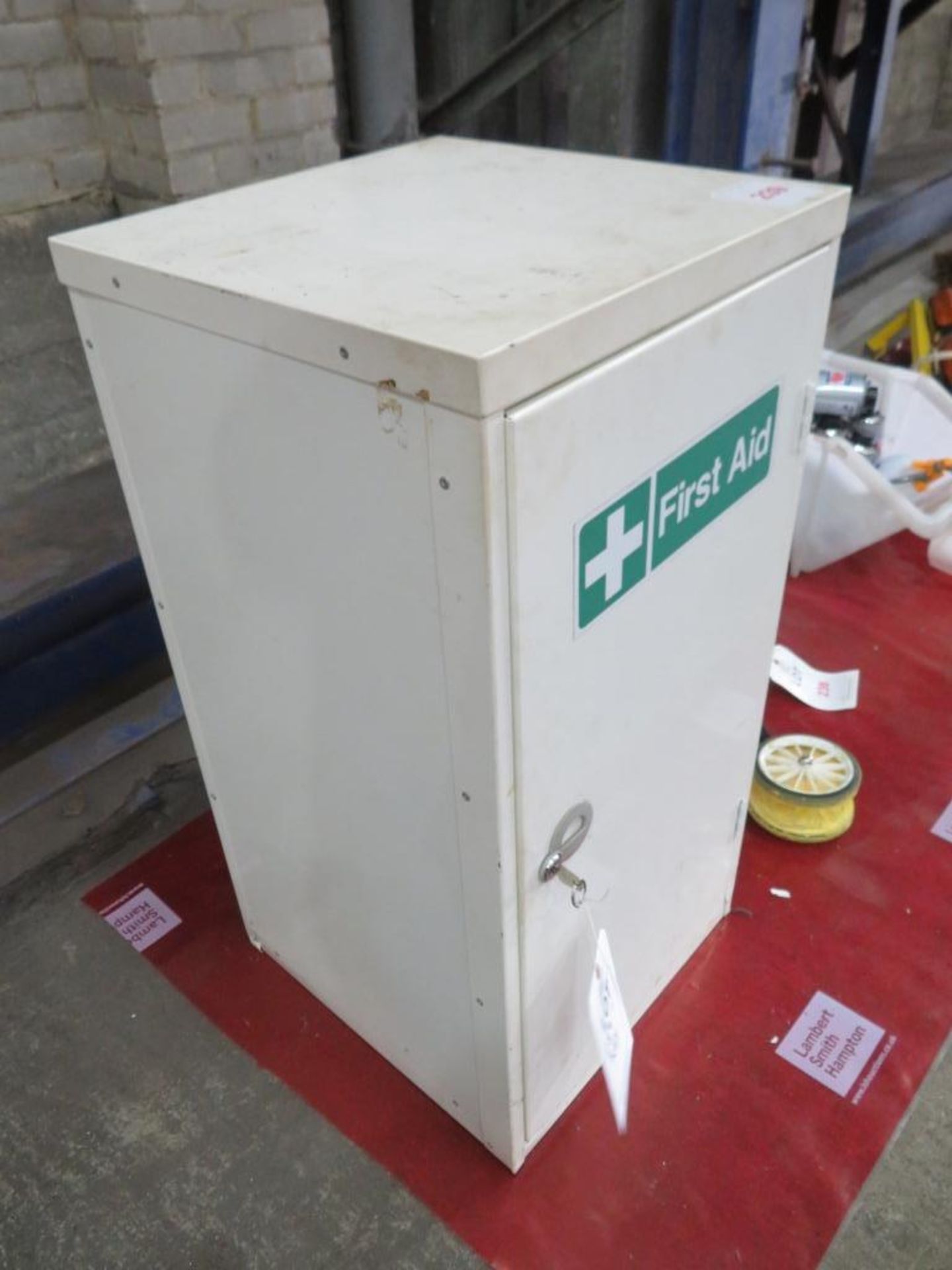 First aid cabinet with key - Image 4 of 4