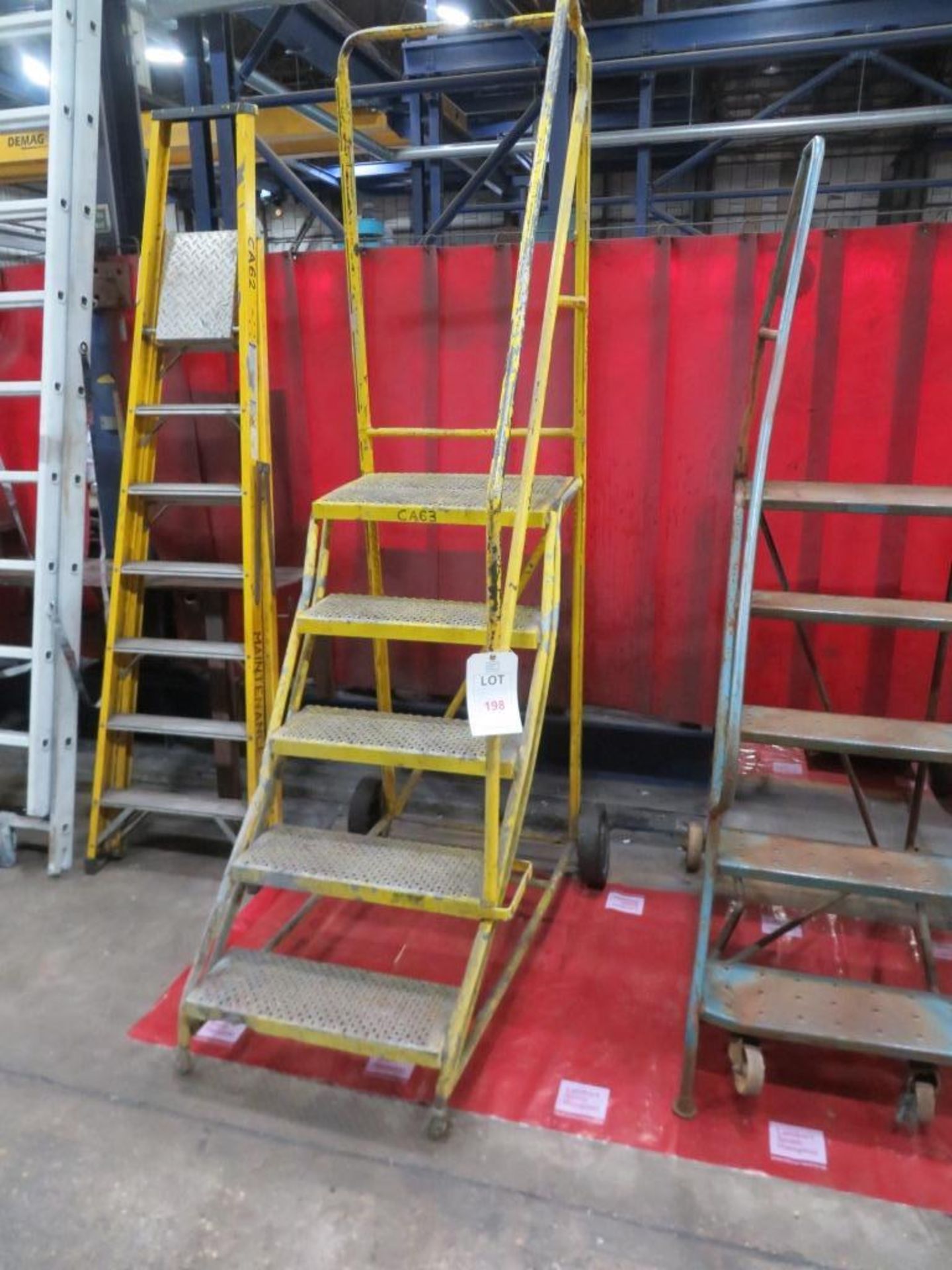 Stepladder, open sided, with r/hand side rail