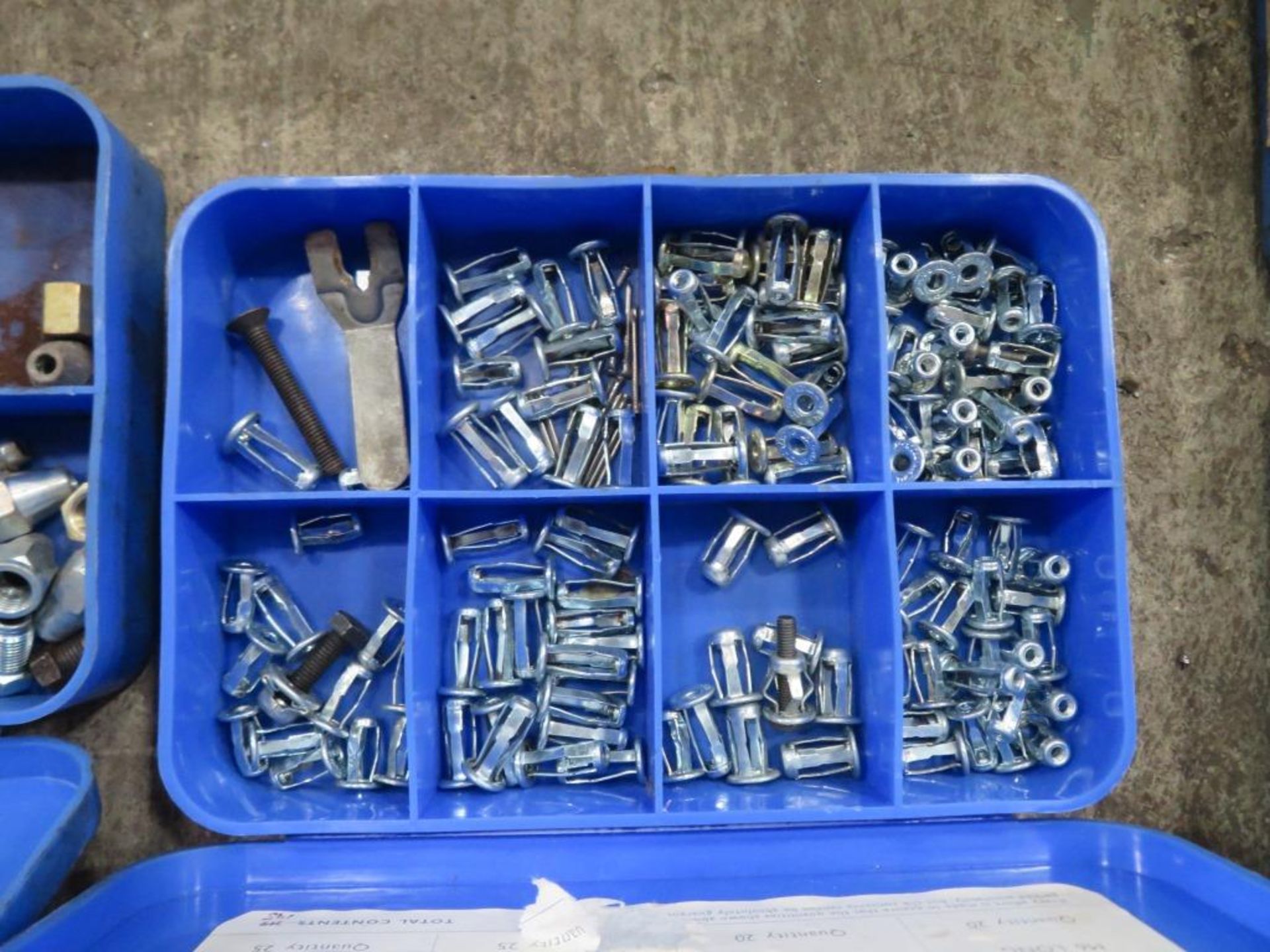 Quantity of electrical supplies - Image 9 of 12