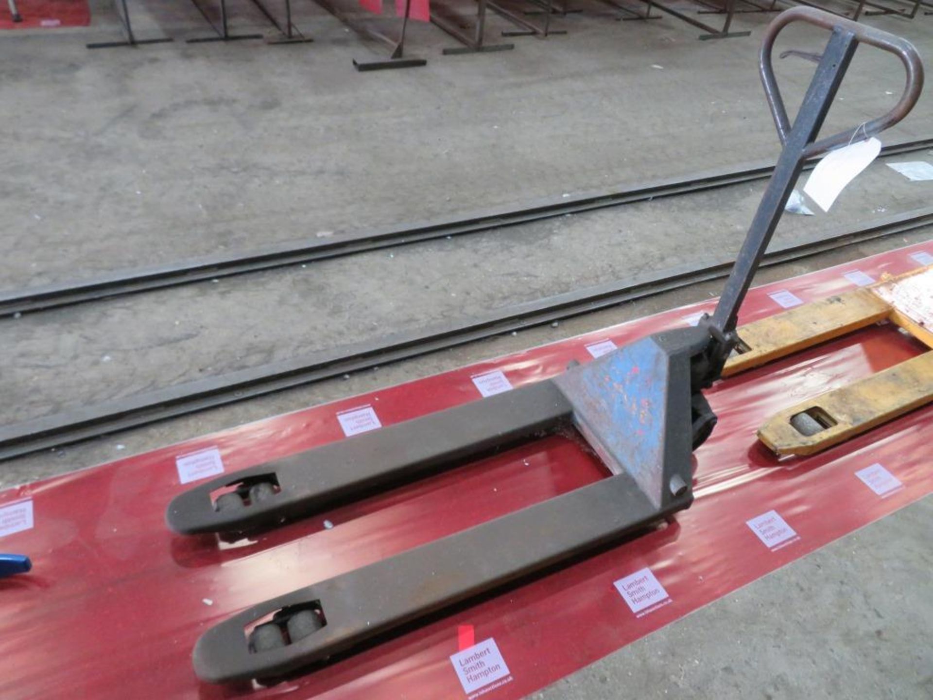 Pallet truck - Image 2 of 3