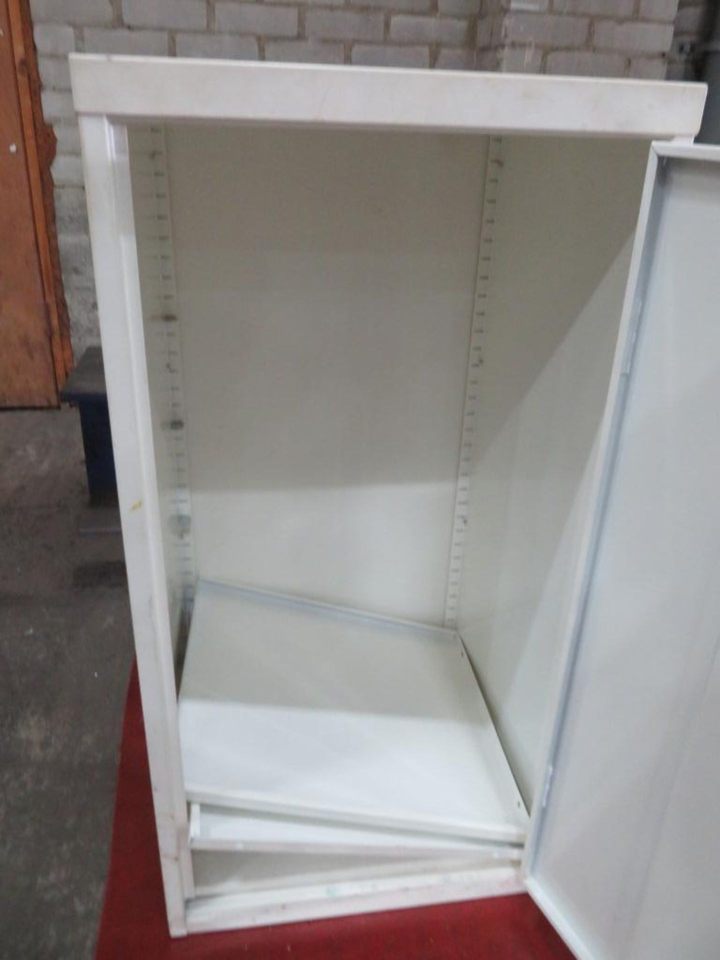 First aid cabinet with key - Image 2 of 4