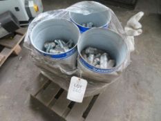 Quantity of concrete self-tapping bolts in three cans