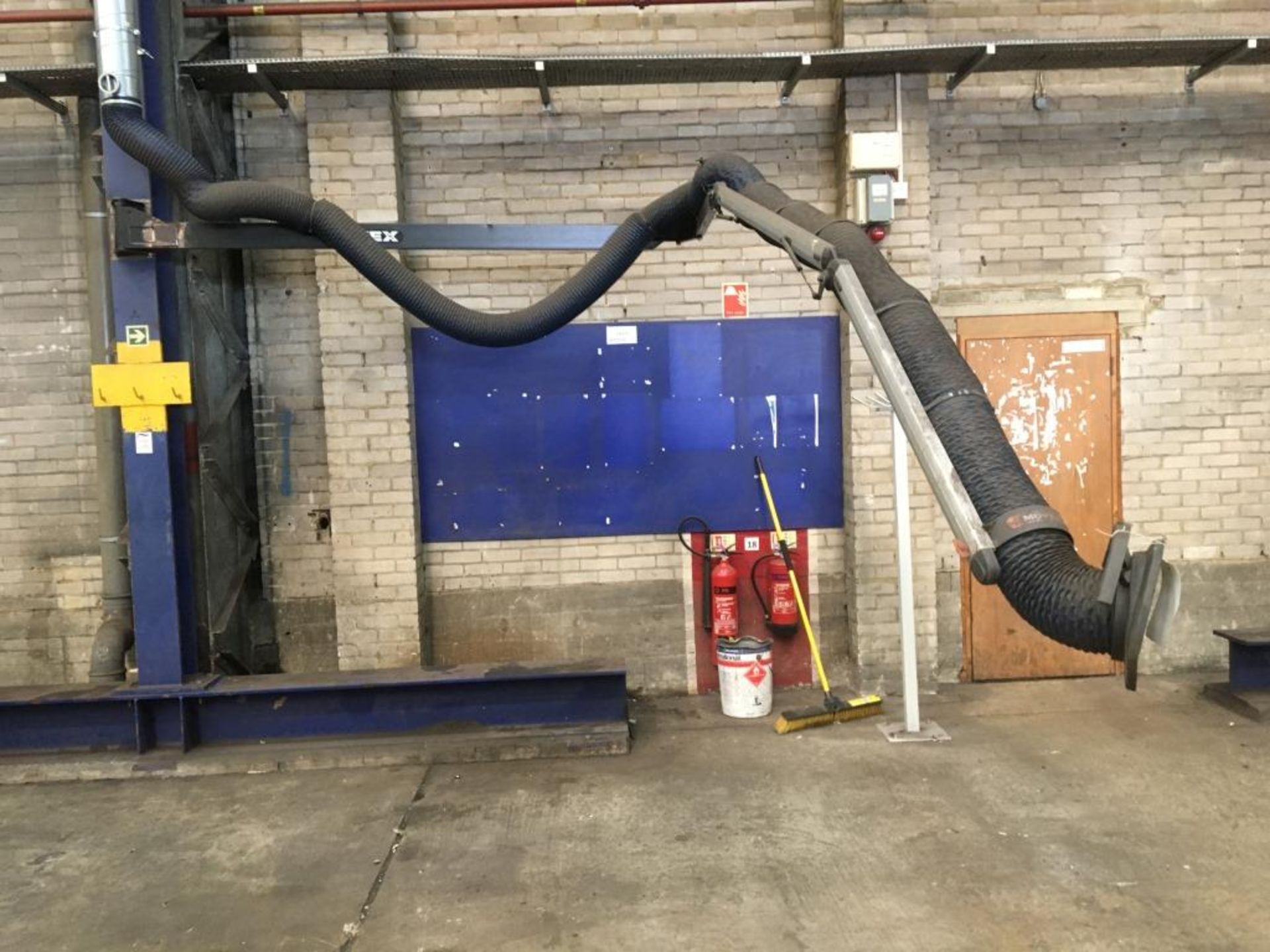 Eighteen Movex fume extraction arms and associated flexible hose ducting - Image 5 of 20