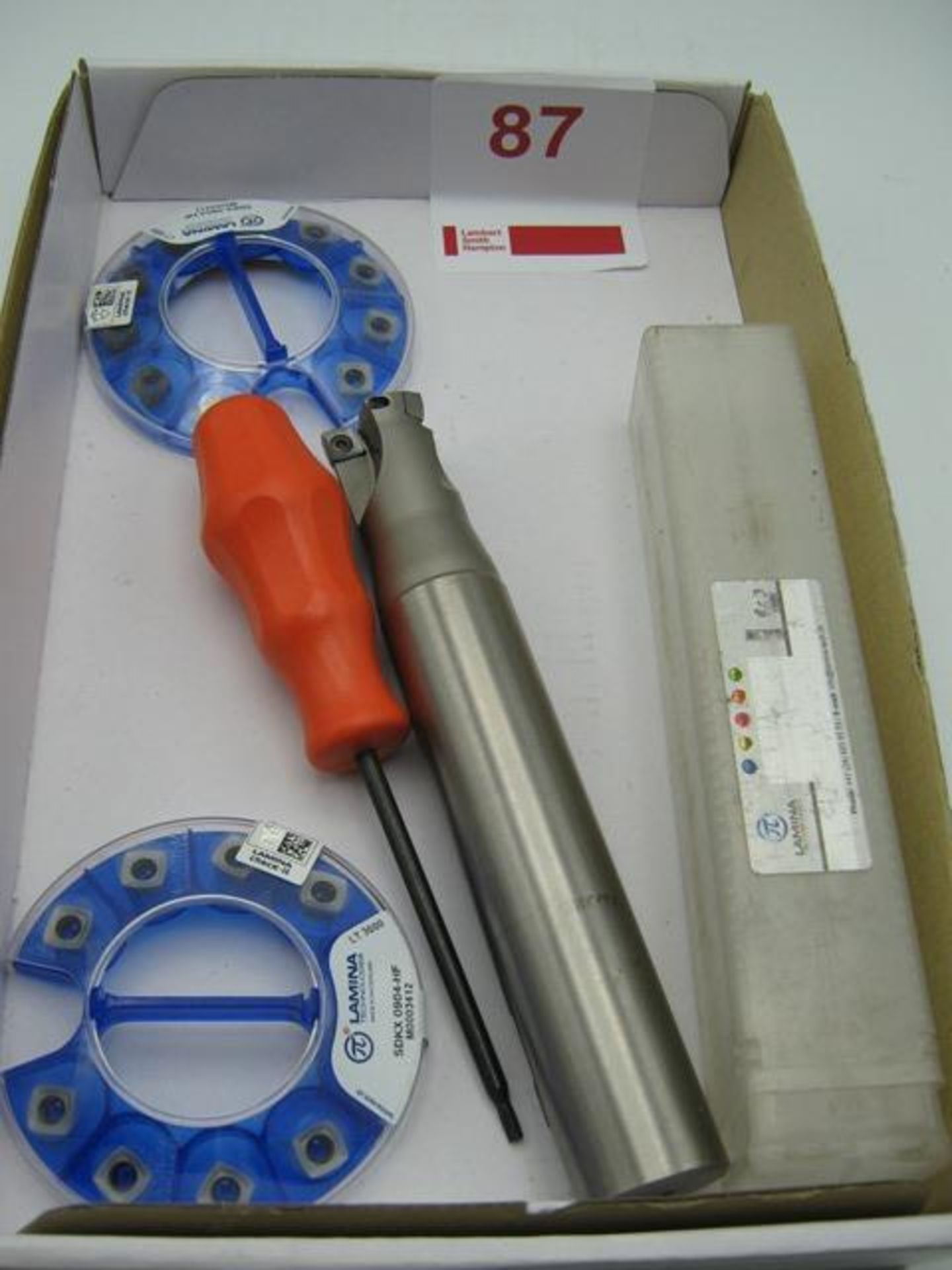 Tipped milling cutter and tips