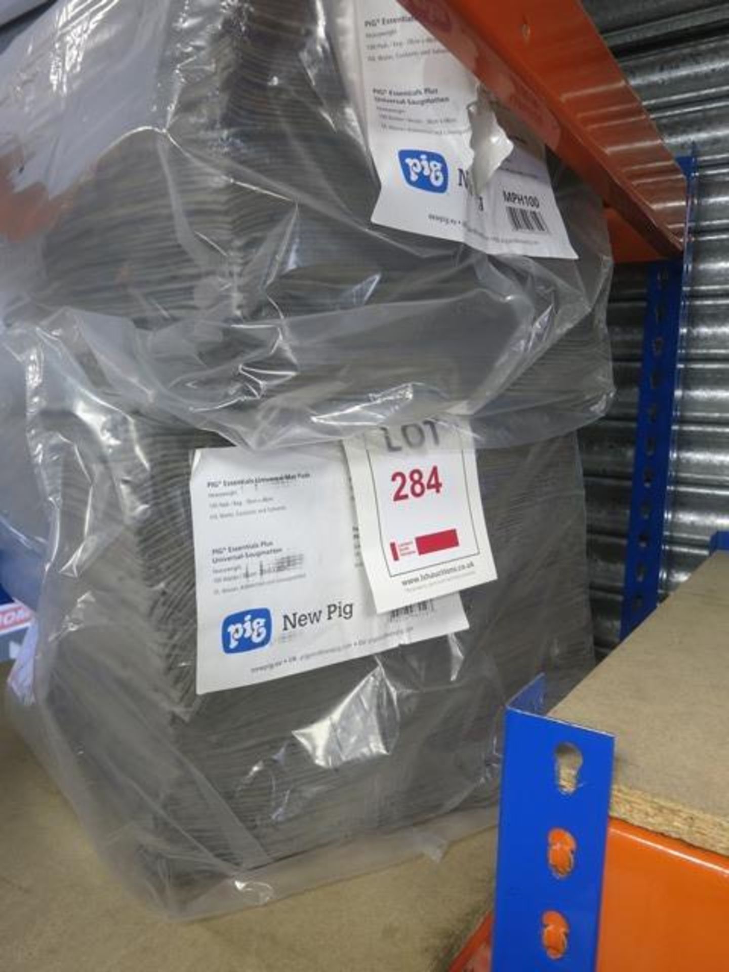 Quantity of pig universal mat pads