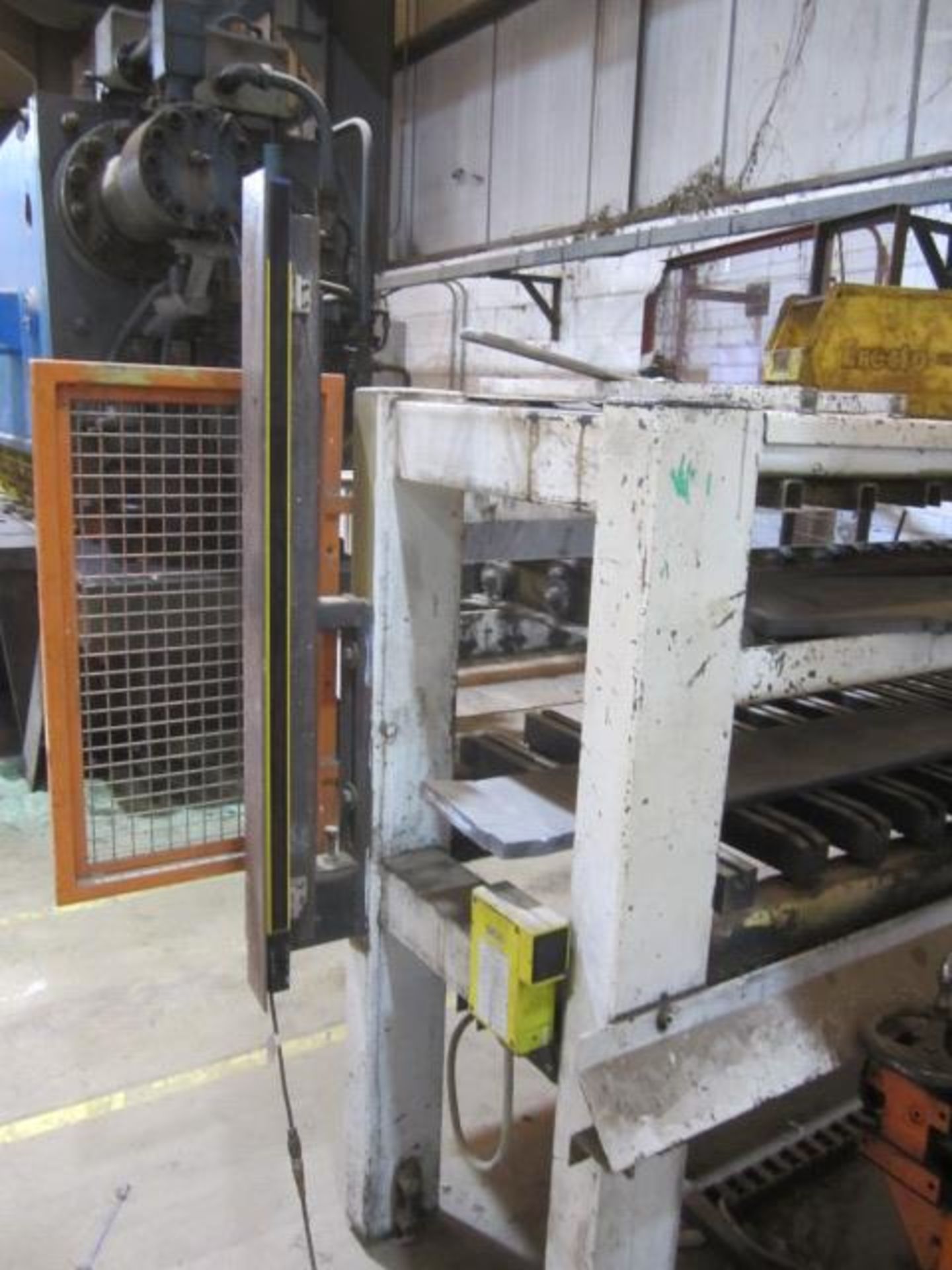 Edward Pearson 300 ton x 4100mm hydraulic downstroking press brake, model RT 300 x 4100, serial - Image 9 of 10