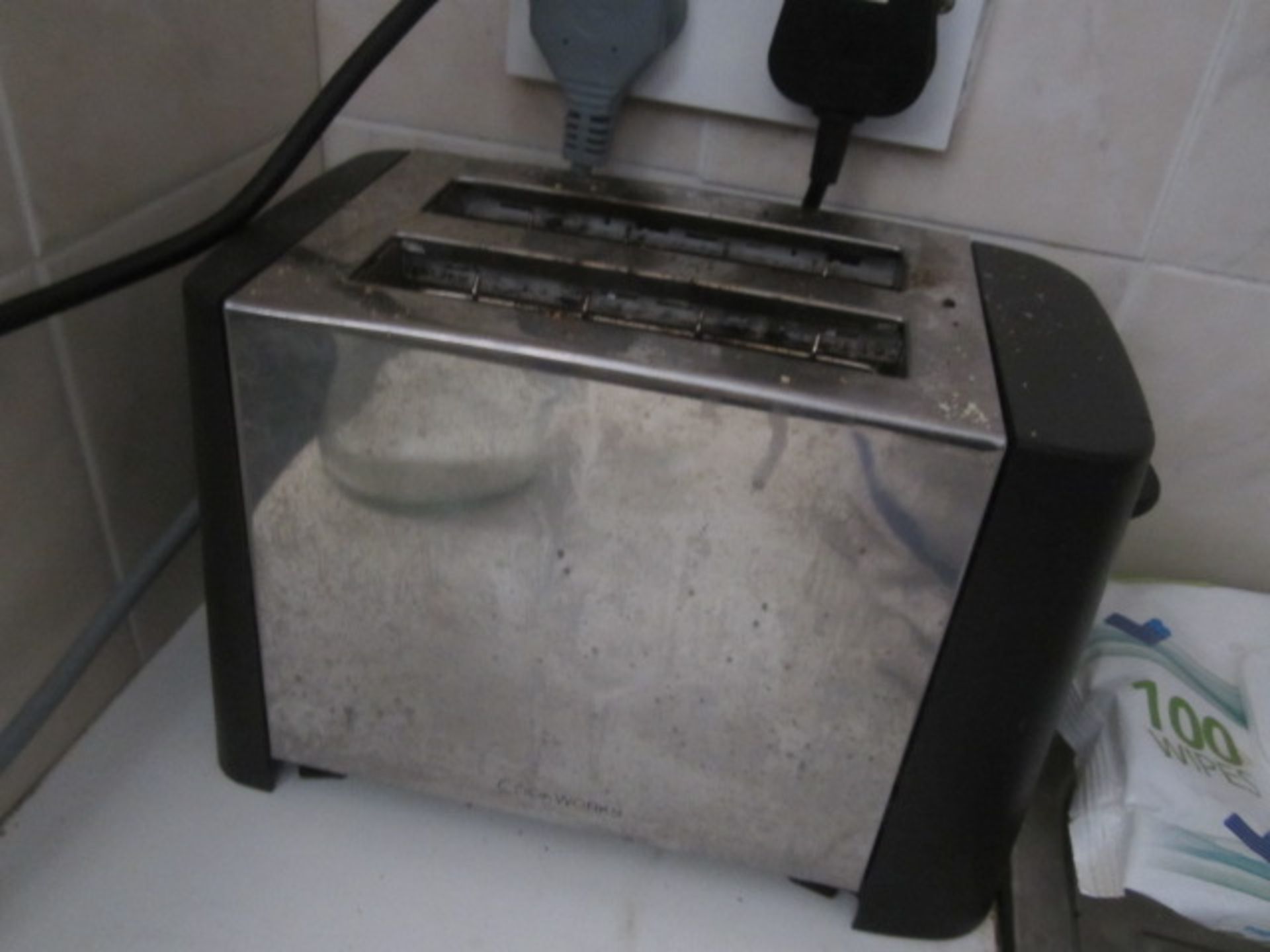 Beko dishwasher, Delonghi microwave oven, toaster, Instanta stainless steel water dispenser, Beko - Image 4 of 4